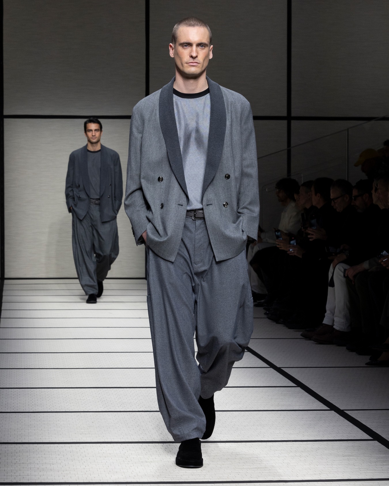 Double-breasted jacket in chevron wool and cashmere Slide 6
