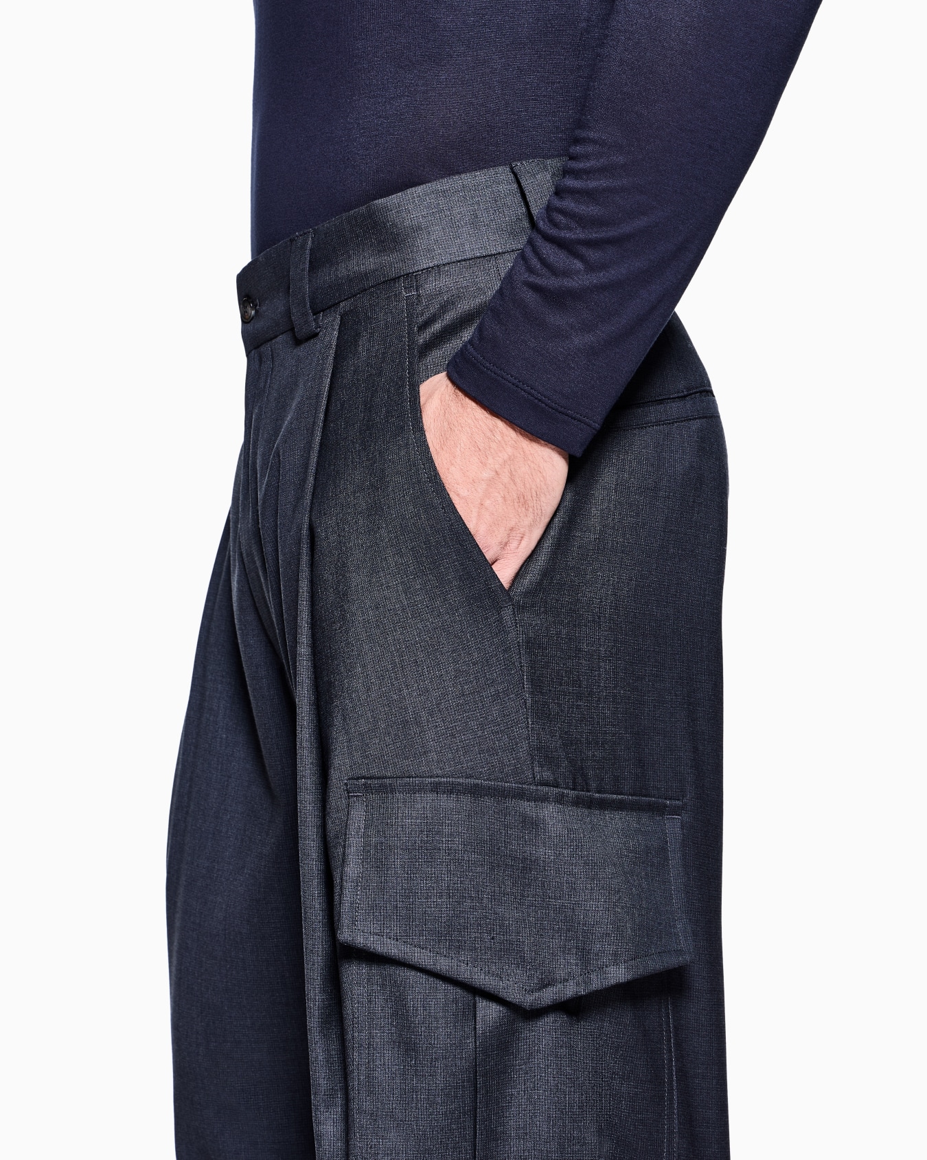 Single-pleat trousers in micro-textured cashmere and virgin wool Slide 4
