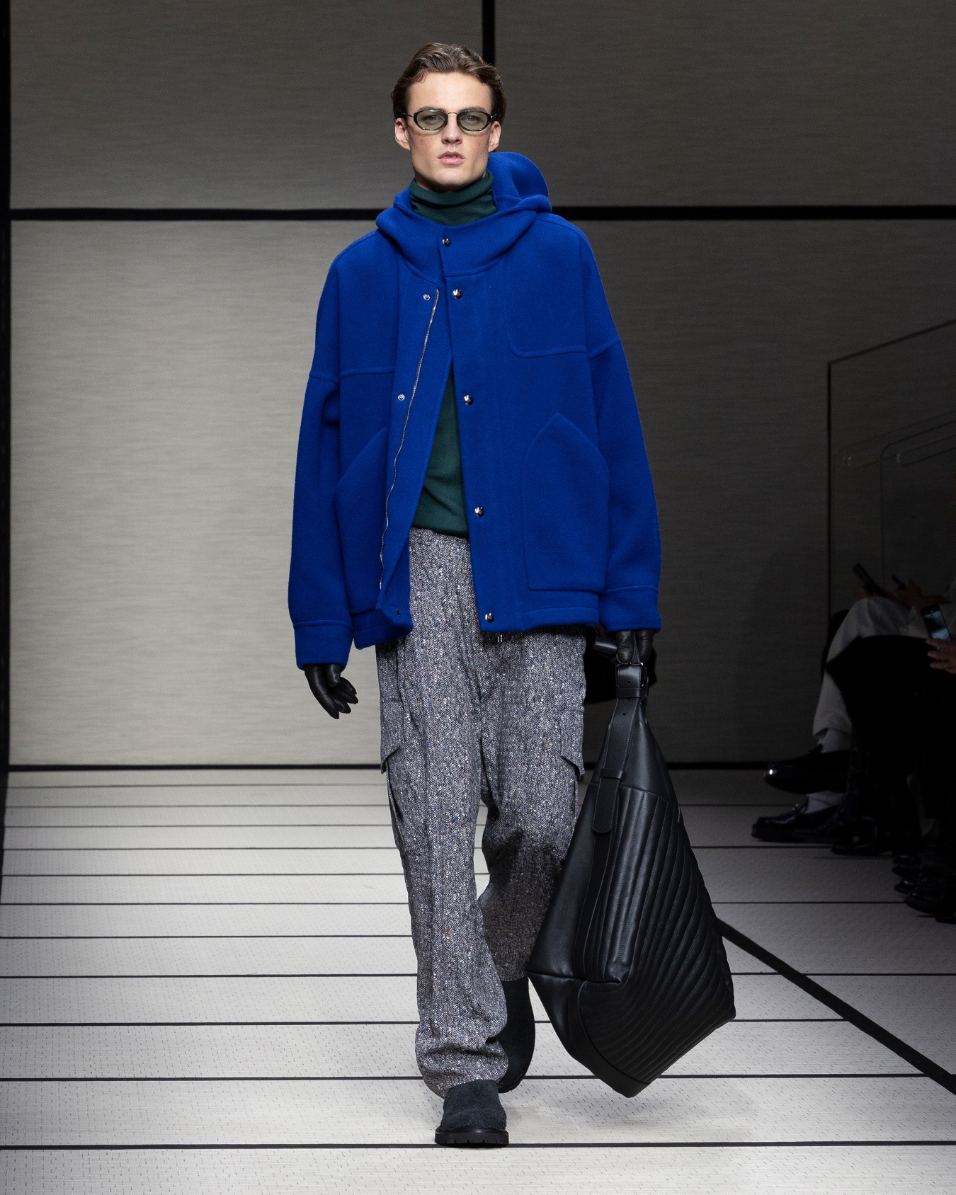 Printed cupro one-pleat trousers Slide 6
