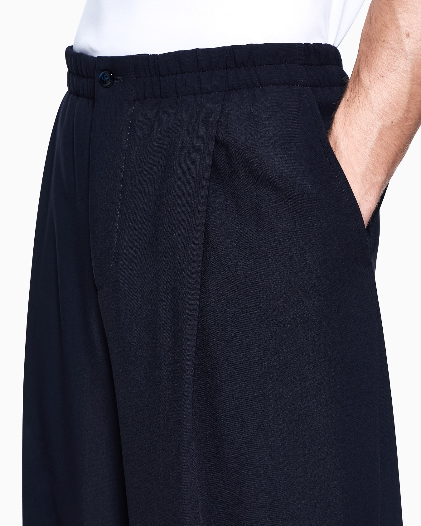 Hose mit einer Bundfalte aus Schurwoll-Crêpe Folie 4