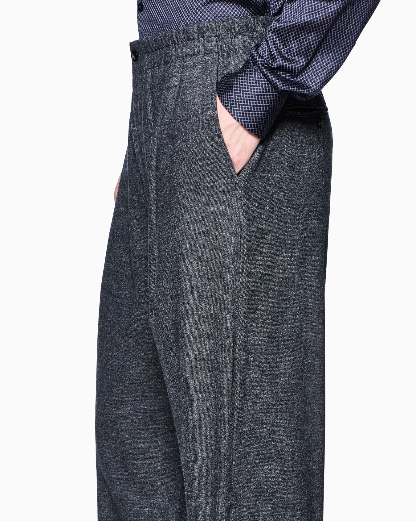 シングルタックパンツ バージンウール デニム風 スライドする 4