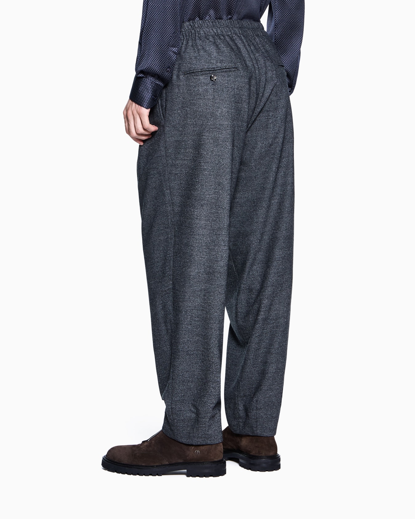 シングルタックパンツ バージンウール デニム風 スライドする 2