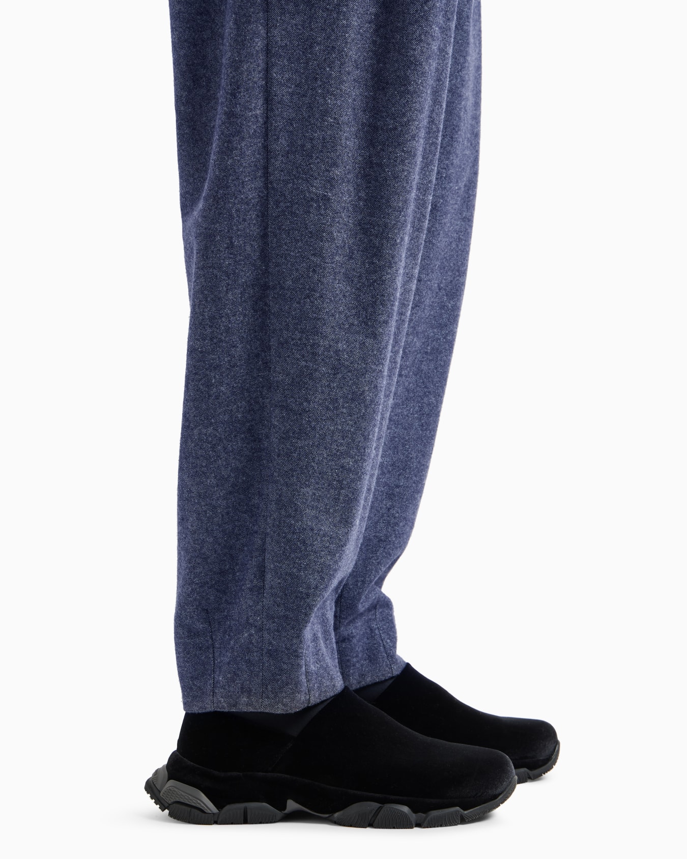 Single-pleat trousers in cashmere-blend flannel Slide 5