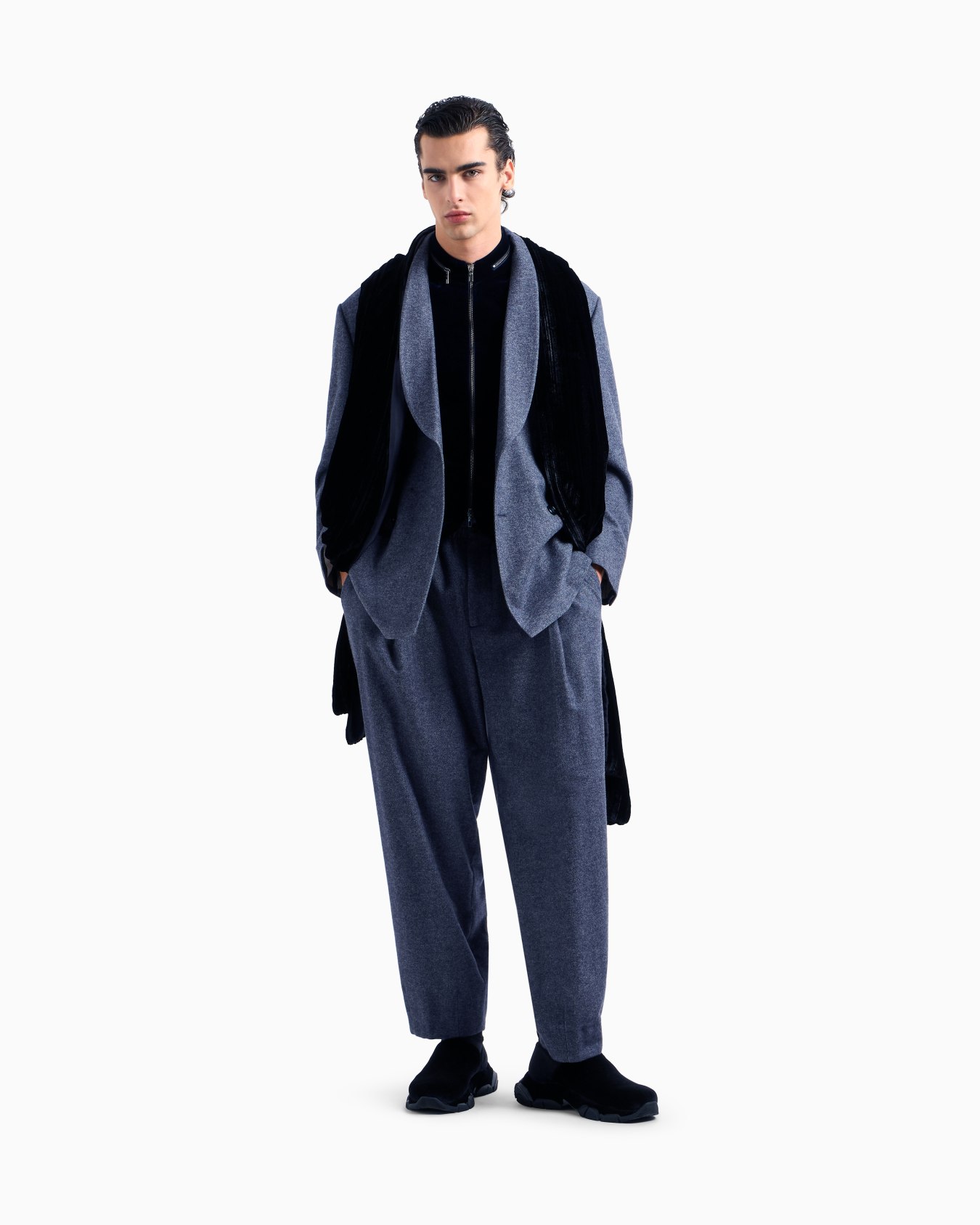 Single-pleat trousers in cashmere-blend flannel Slide 2