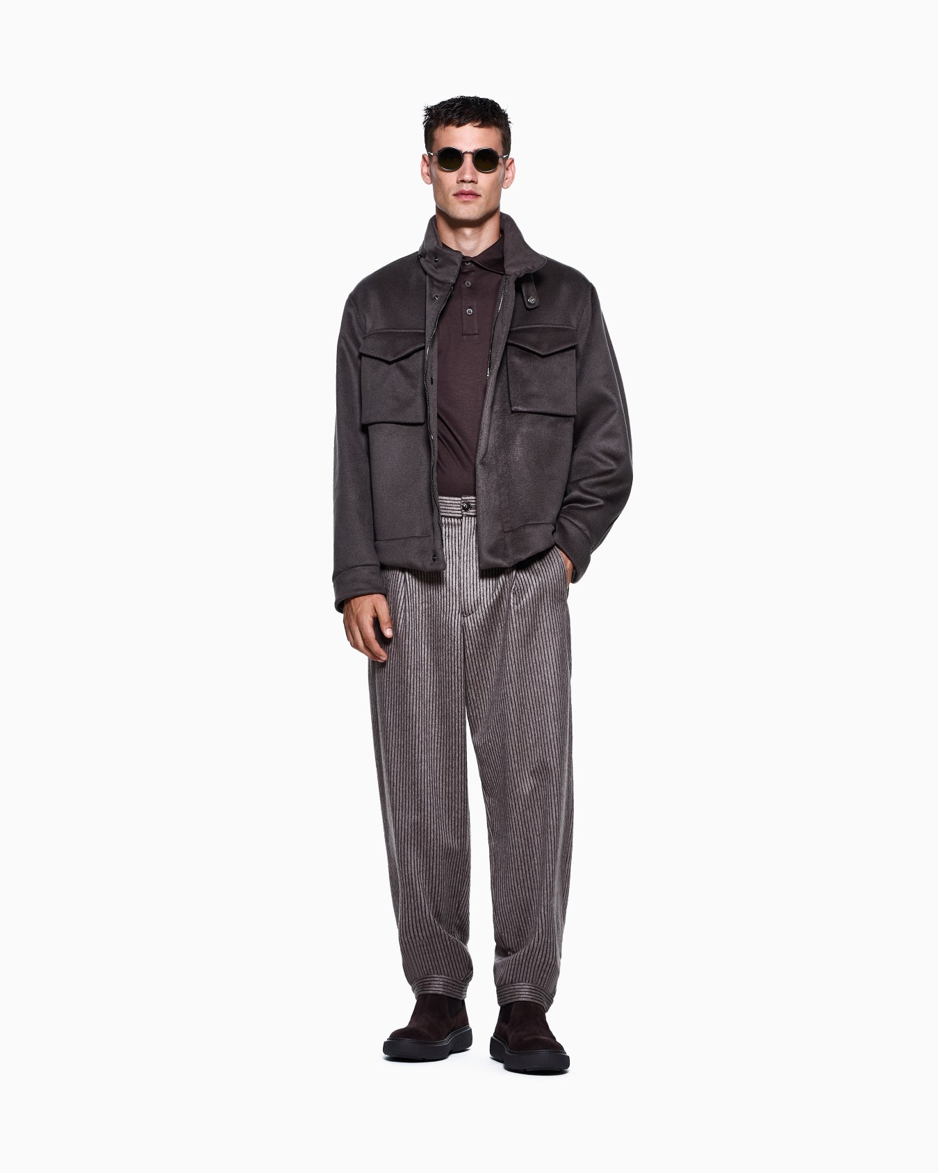 Hose mit einer Bundfalte aus doppellagigem Kaschmirstoff Folie 1