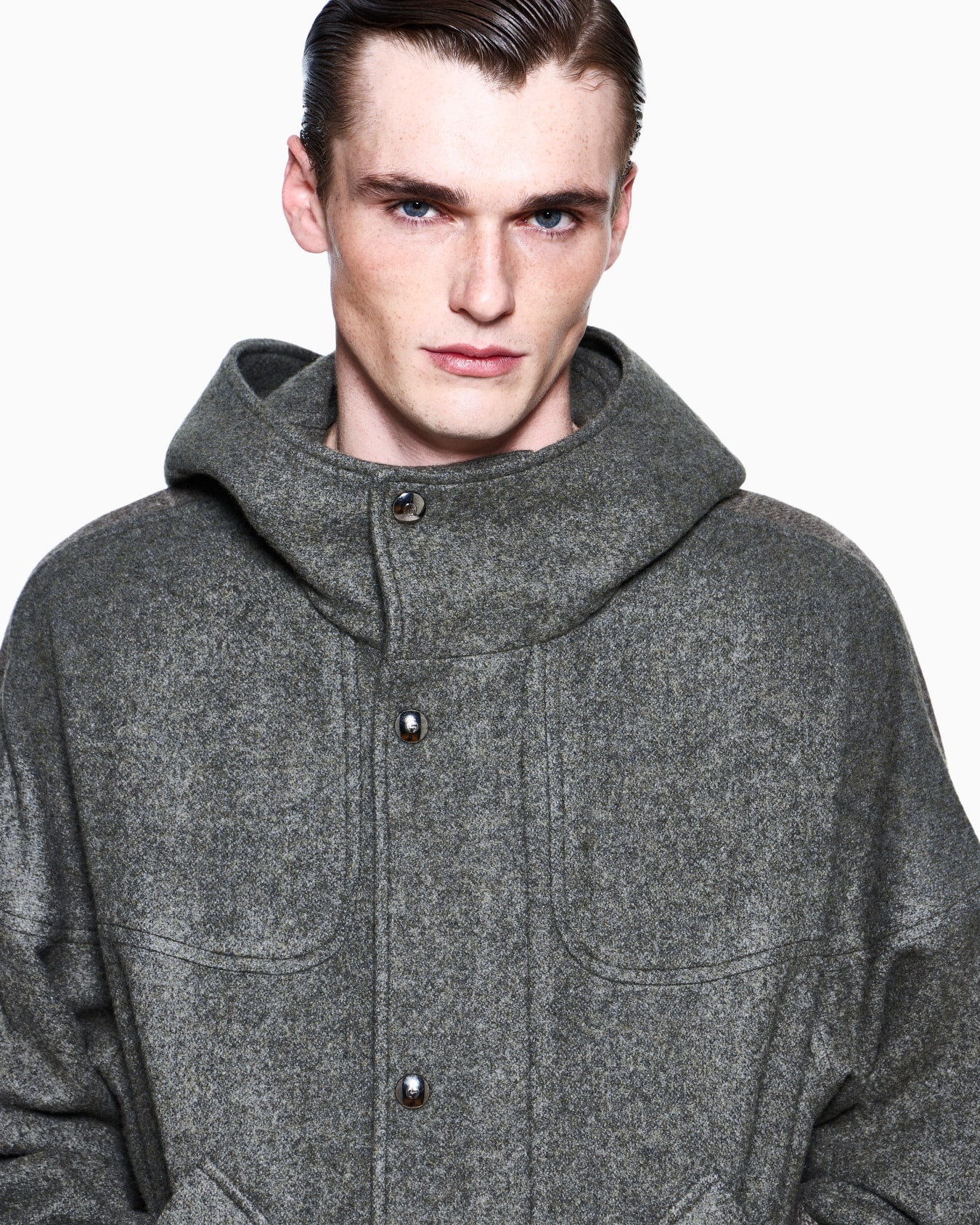 Caban con cappuccio in panno di cashmere e lana con motivo gessato Slide 4