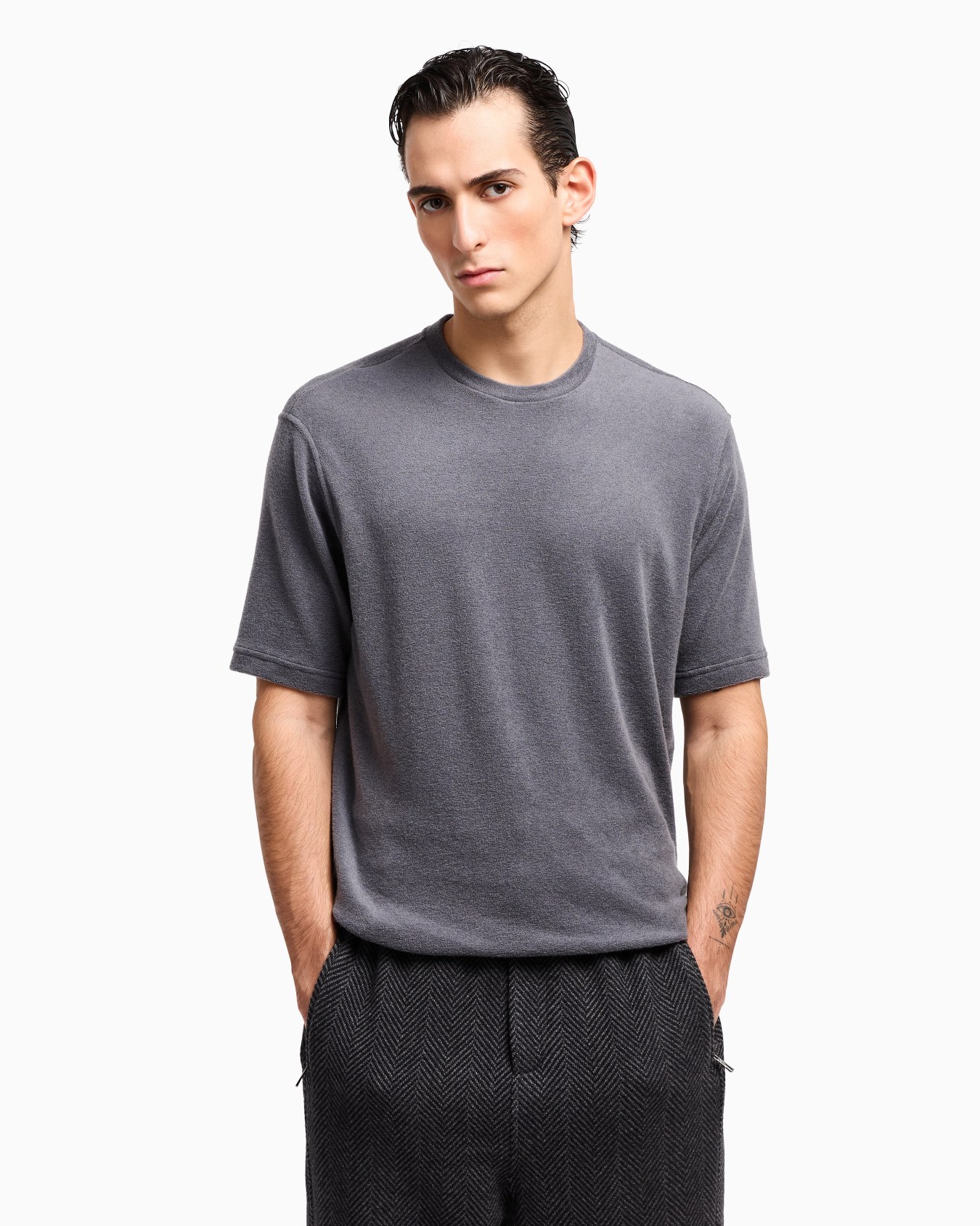 Crew-neck T-shirt in pure cashmere jersey Slide 4