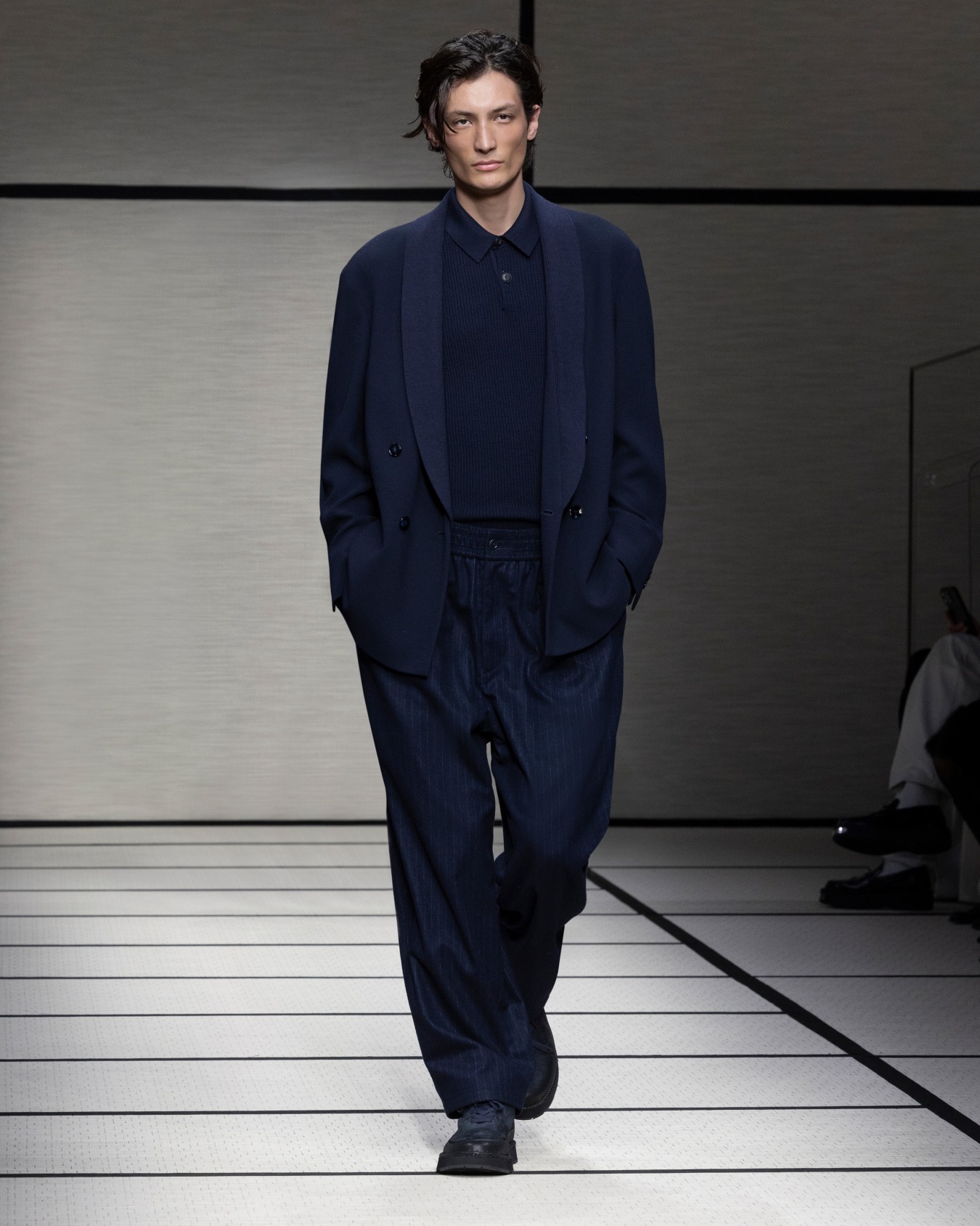 Double-breasted jacket in virgin wool and canneté viscose Slide 6