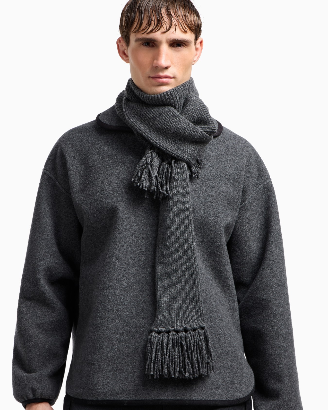 Ribbed cashmere scarf with neck warmer Slide 2