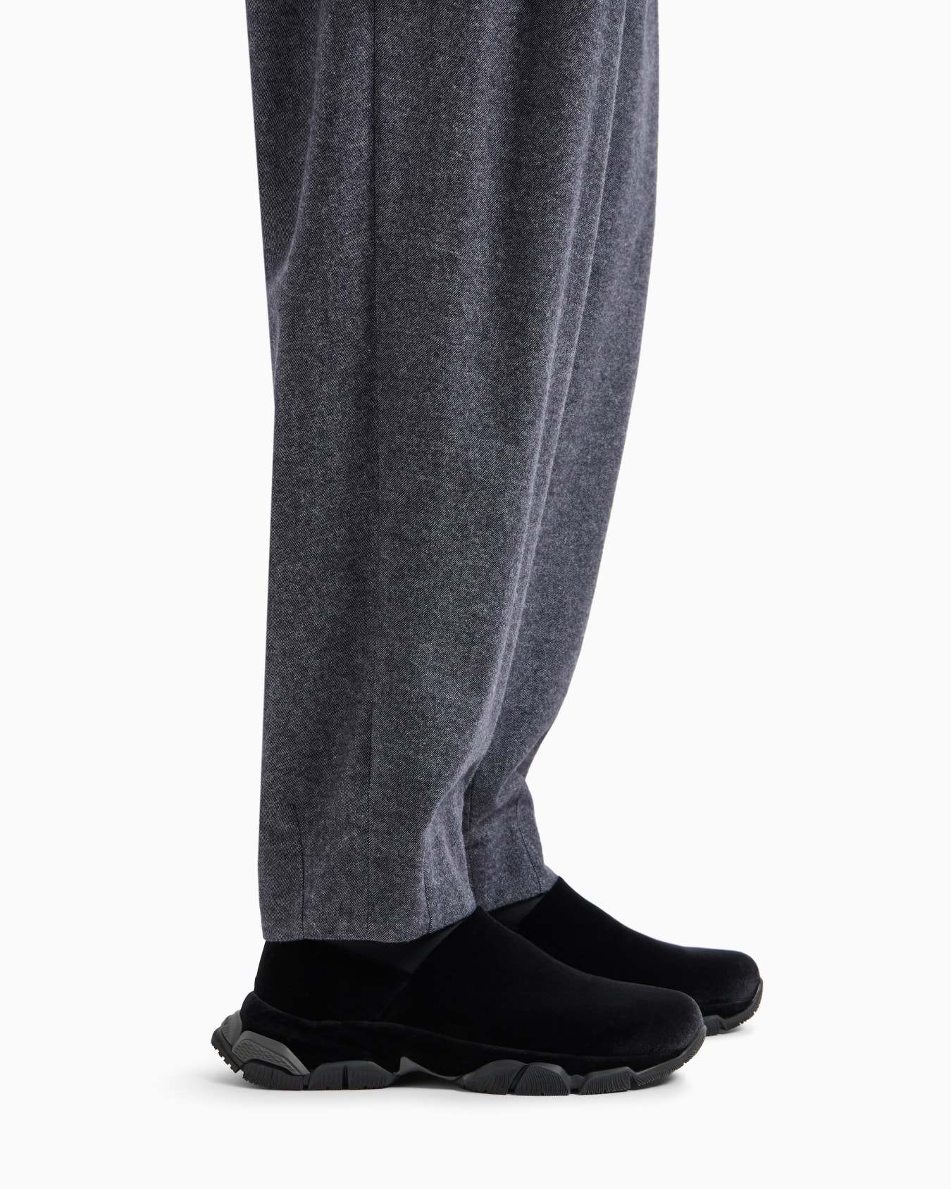 Slip-On-Sneaker aus Samt und Scuba Folie 7