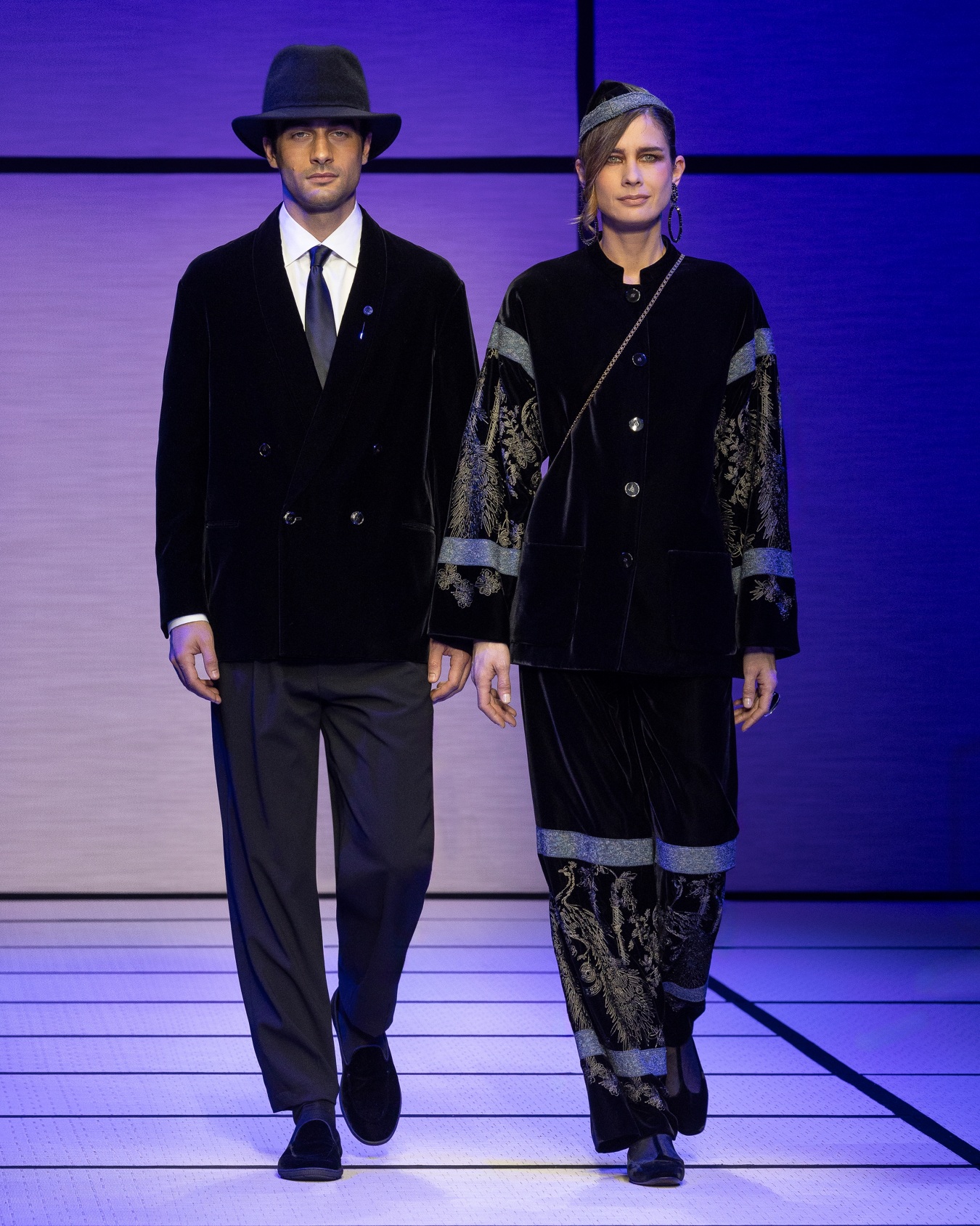 Double-breasted velvet jacket Slide 6