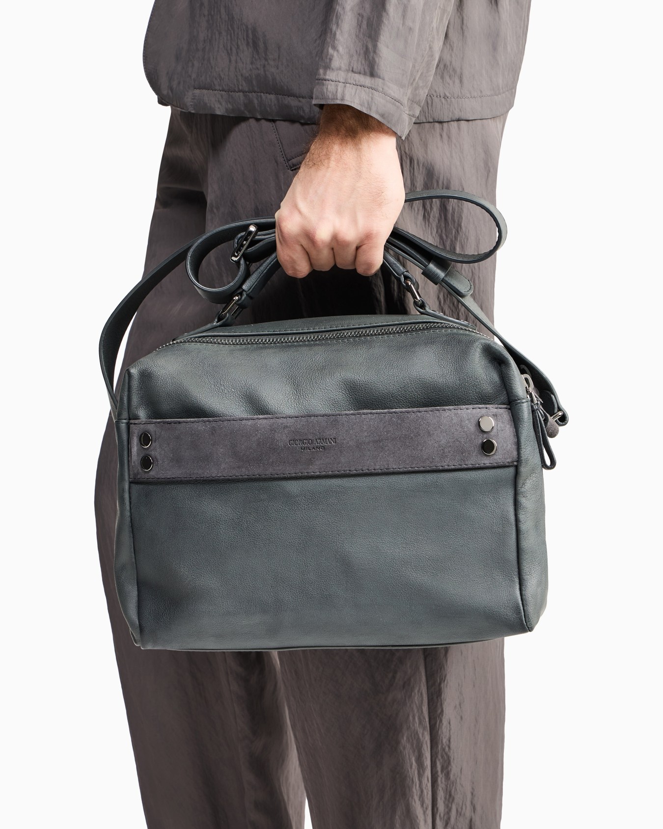 Grained leather bag Slide 5