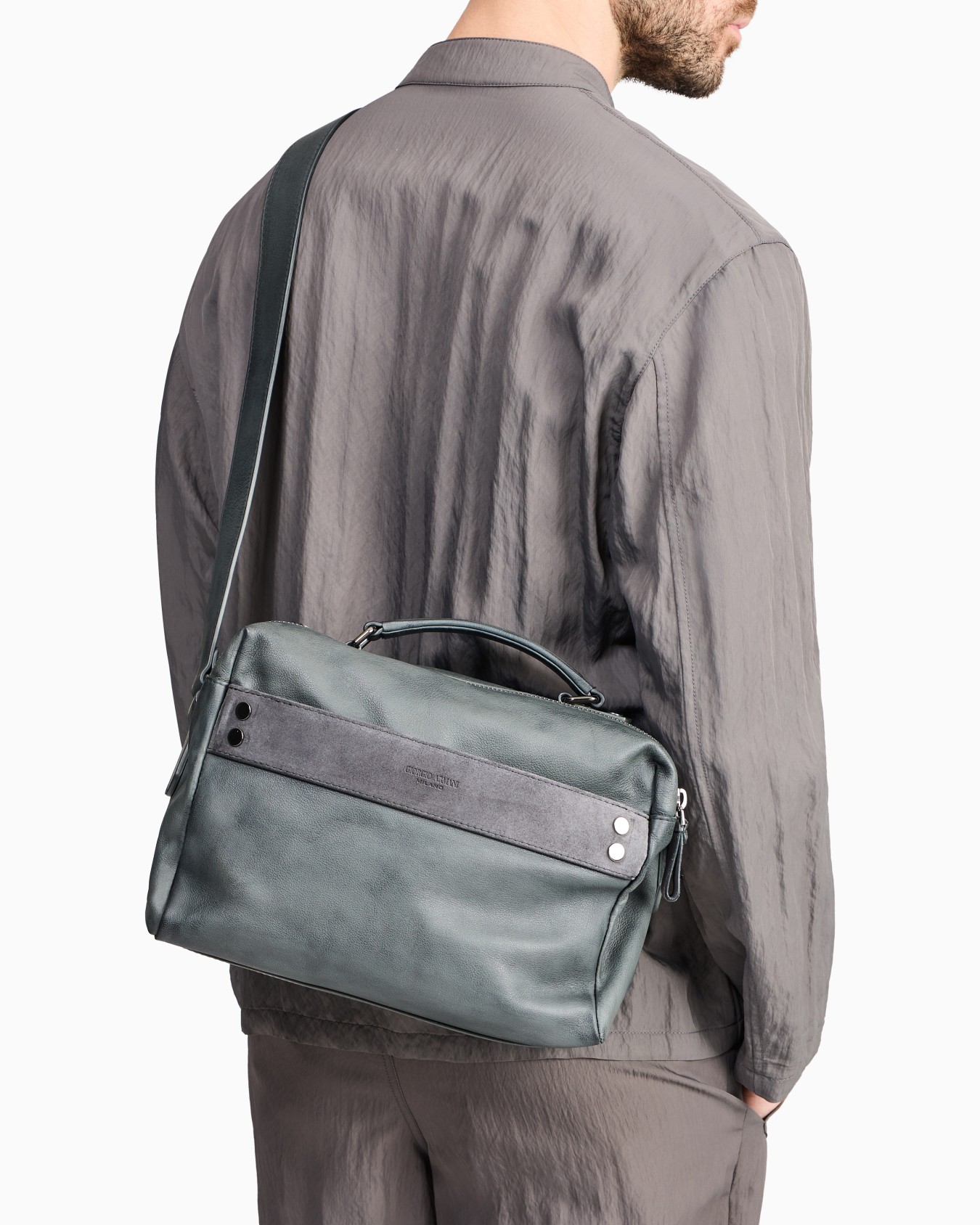 Grained leather bag Slide 6