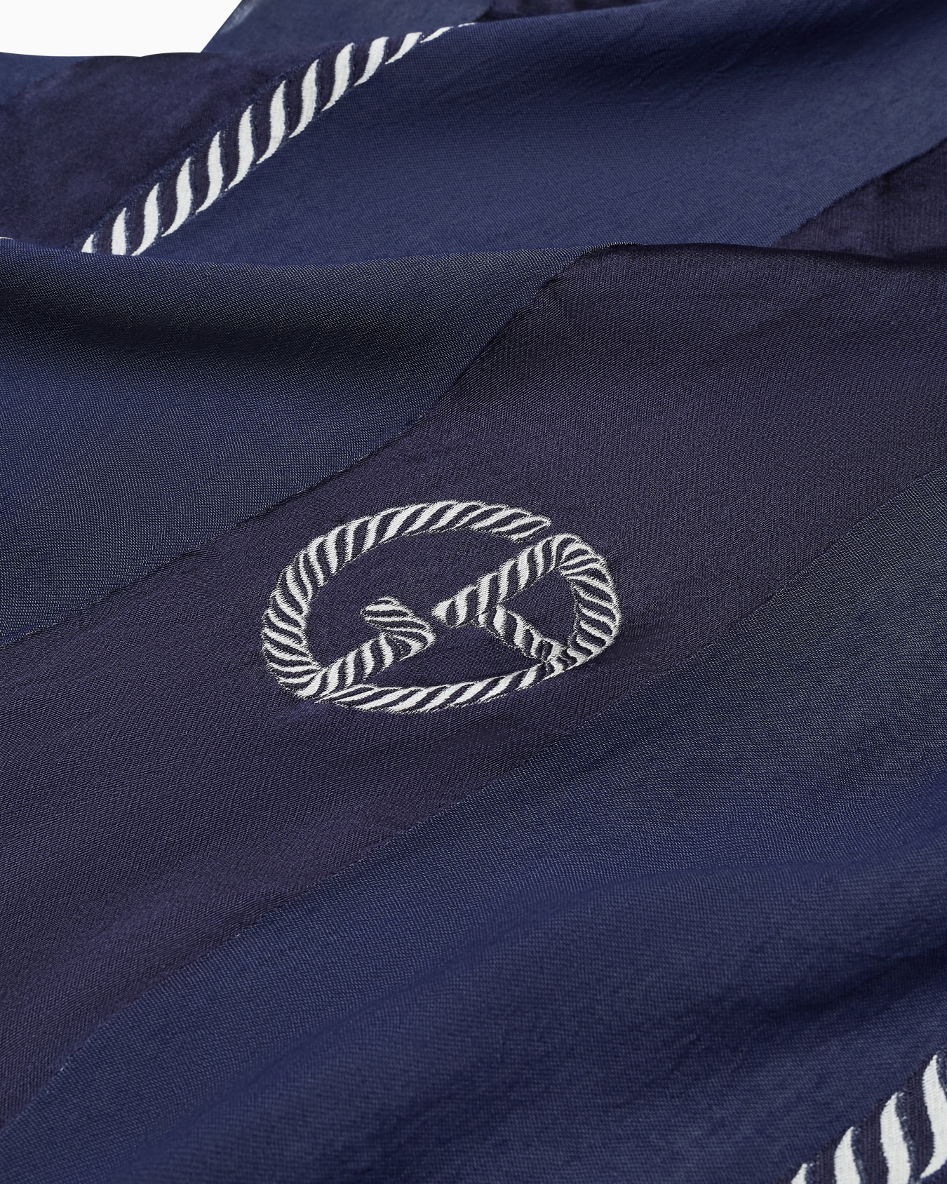 Silk-blend jacquard stole Slide 1