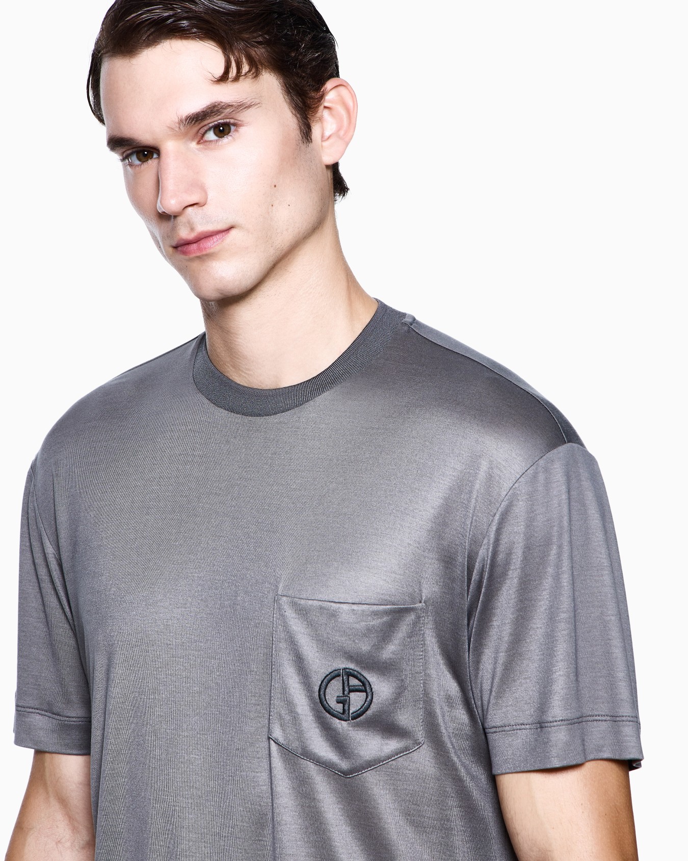 T-shirt in cupro e seta con taschino Slide 4