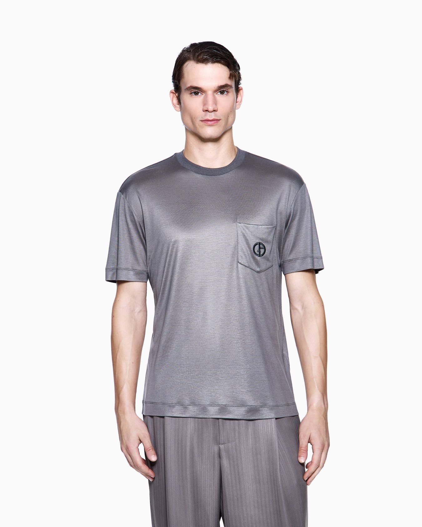 T-shirt in cupro e seta con taschino Slide 3