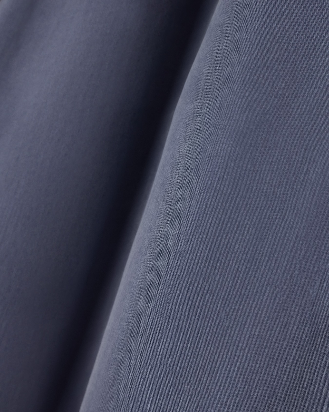 Flat-front trousers in lightweight satin 슬라이드 4