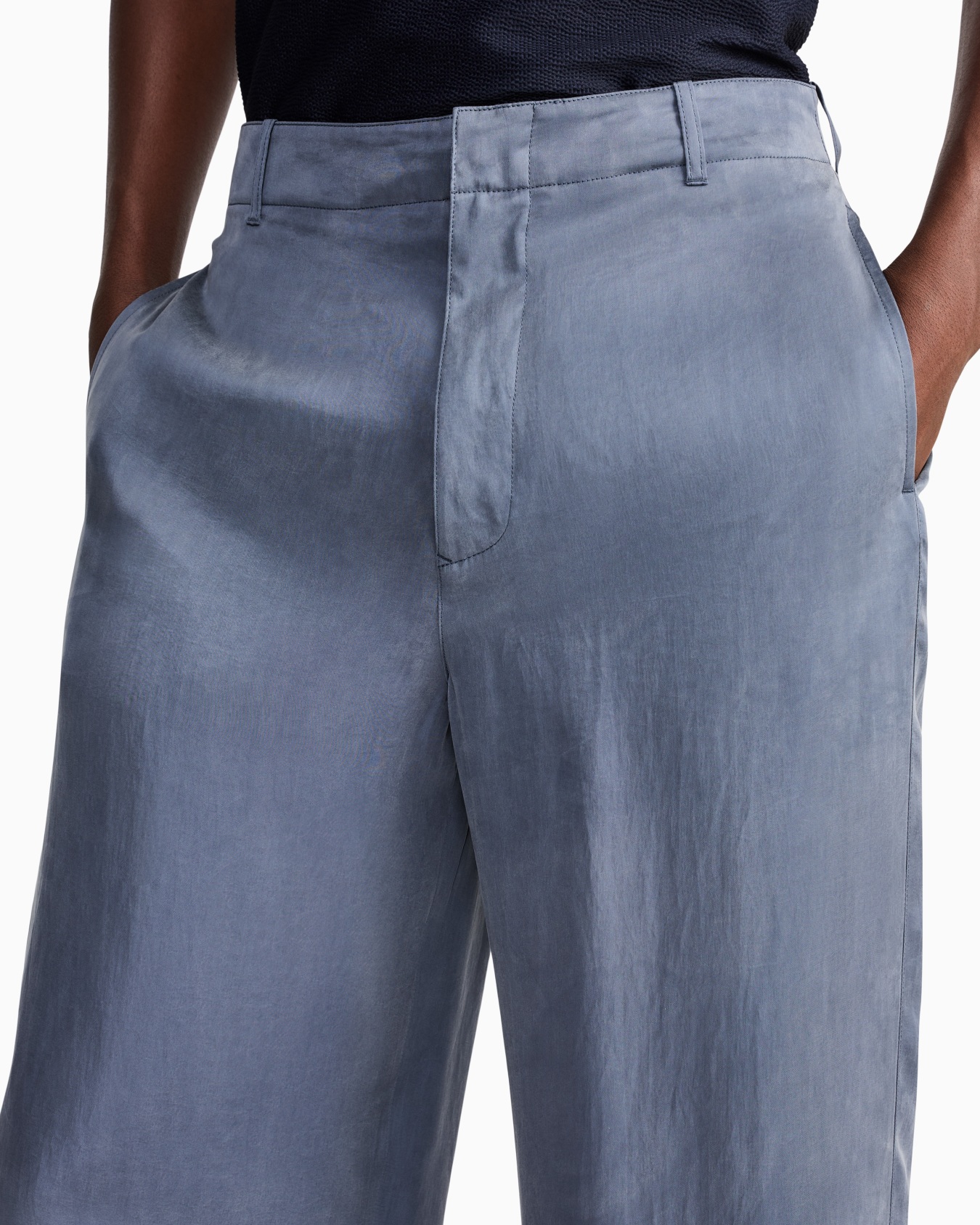 Flat-front trousers in lightweight satin 슬라이드 6