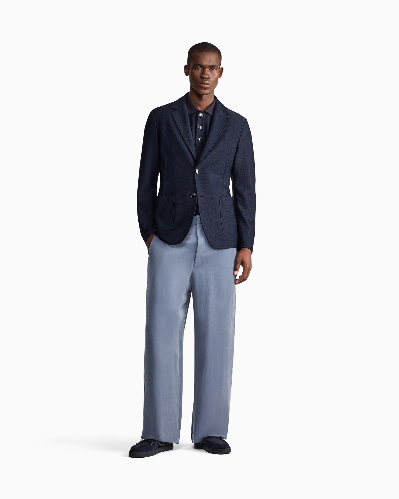 Flat-front trousers in lightweight satin 슬라이드 1