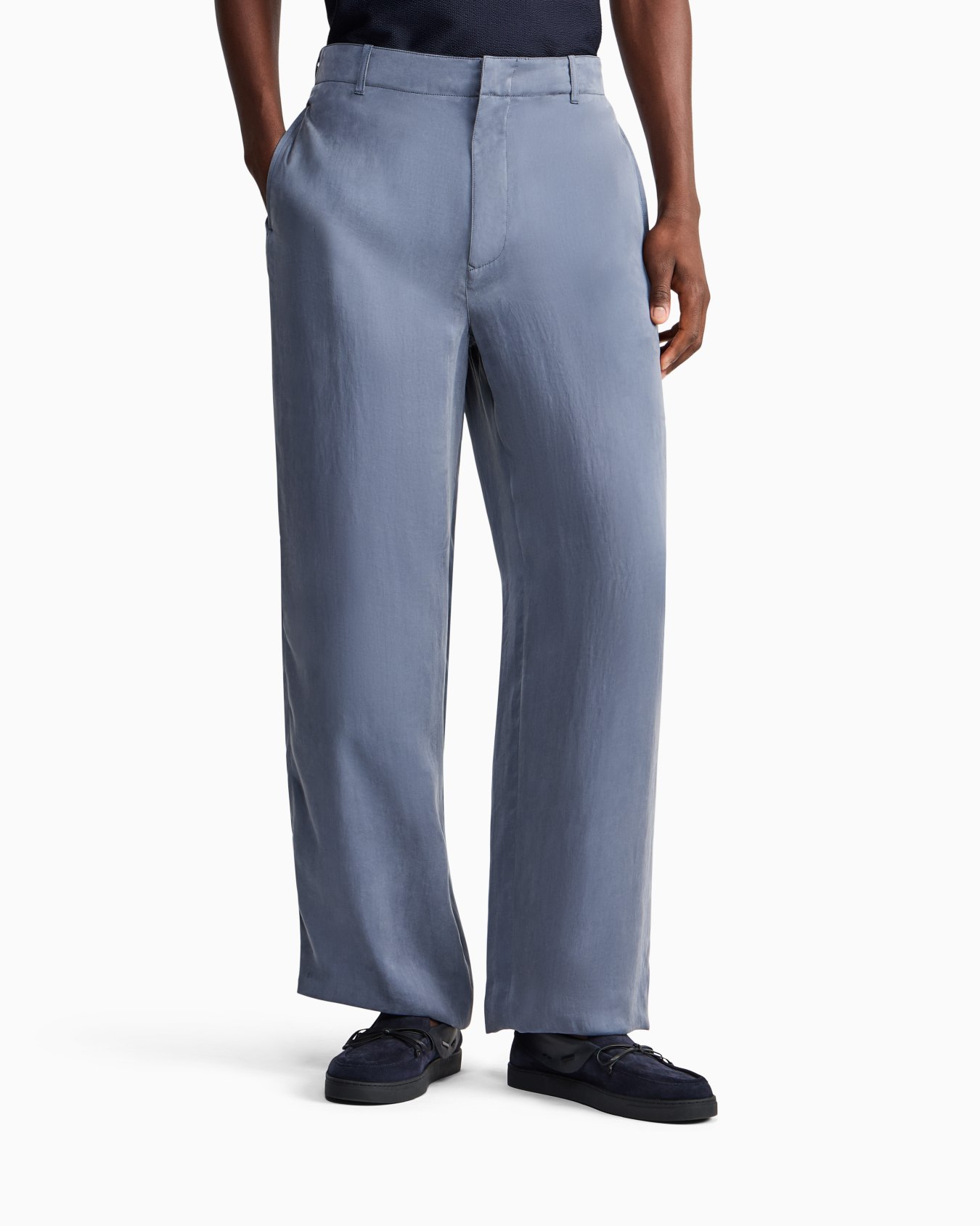 Flat-front trousers in lightweight satin 슬라이드 3