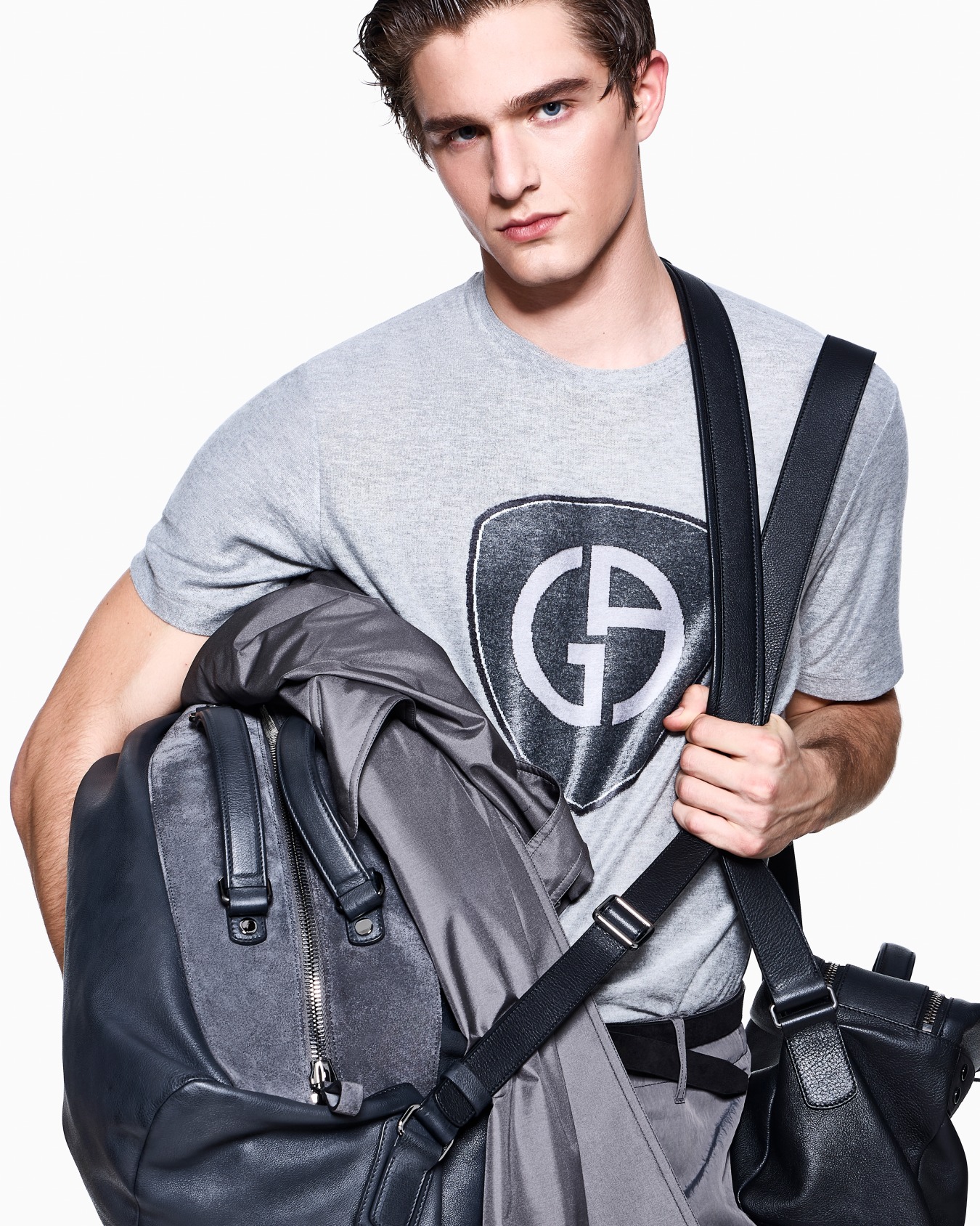 T-shirt girocollo in jersey di viscosa e cashmere Slide 3