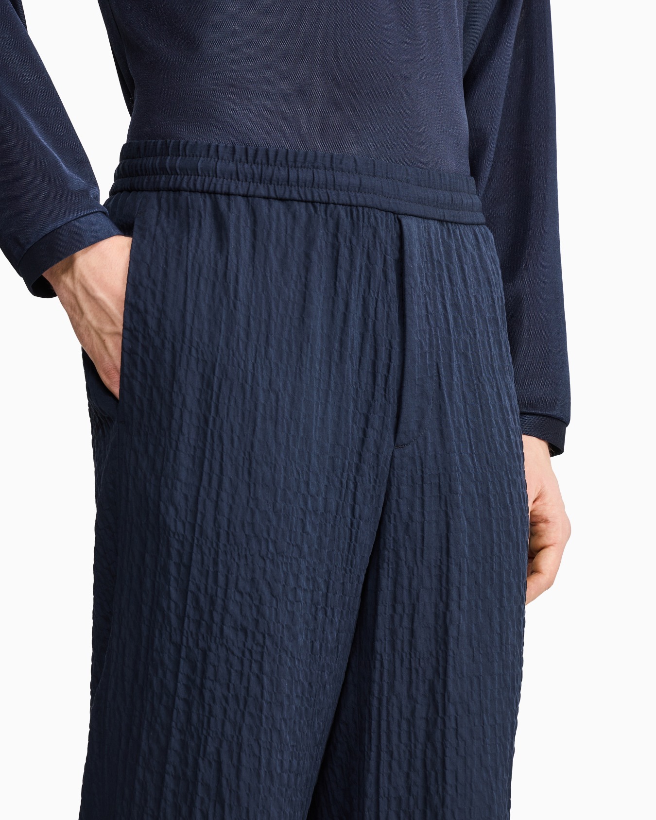 Flat front trousers in Lyocell and silk froissé Slide 4