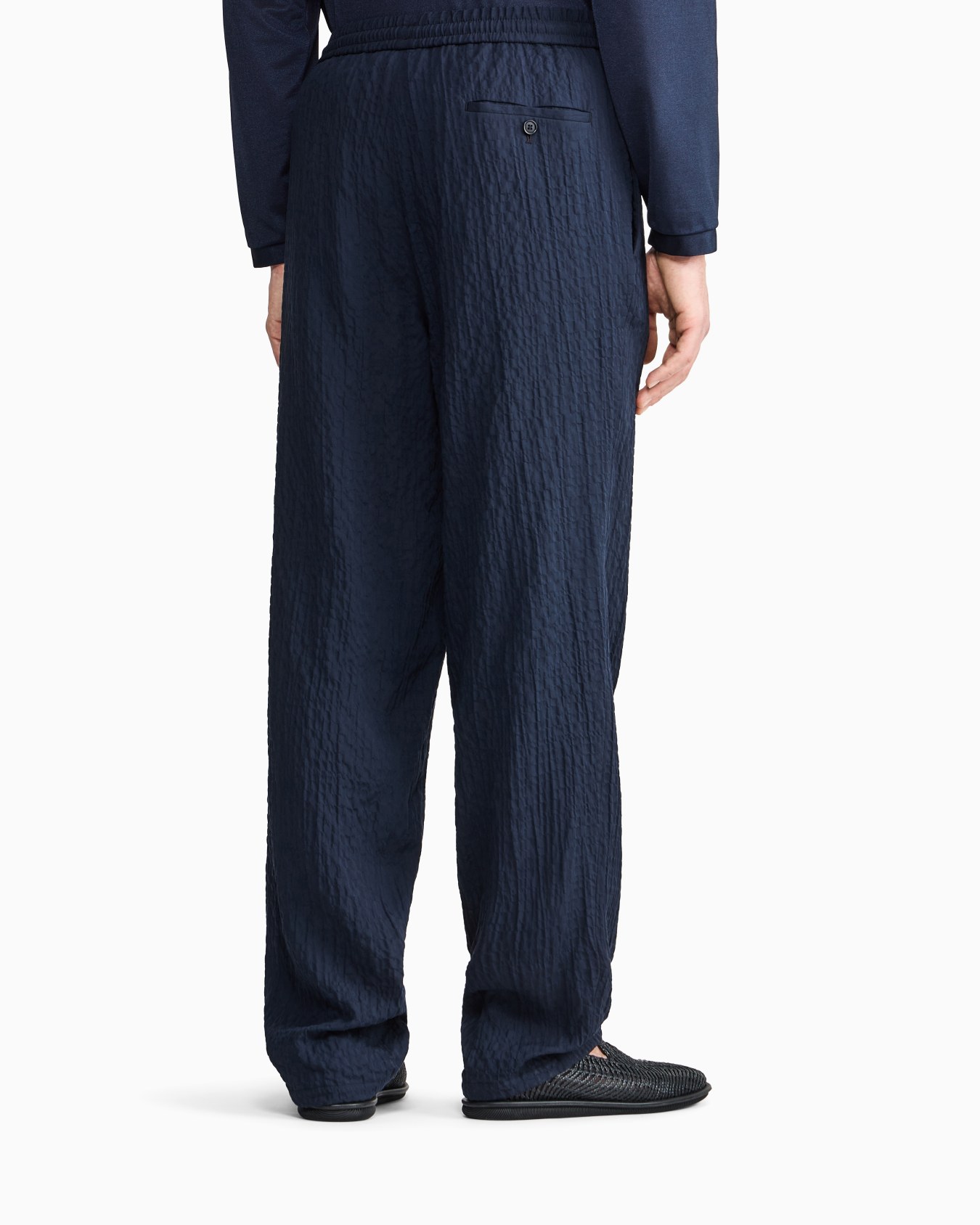 Flat front trousers in Lyocell and silk froissé Slide 2