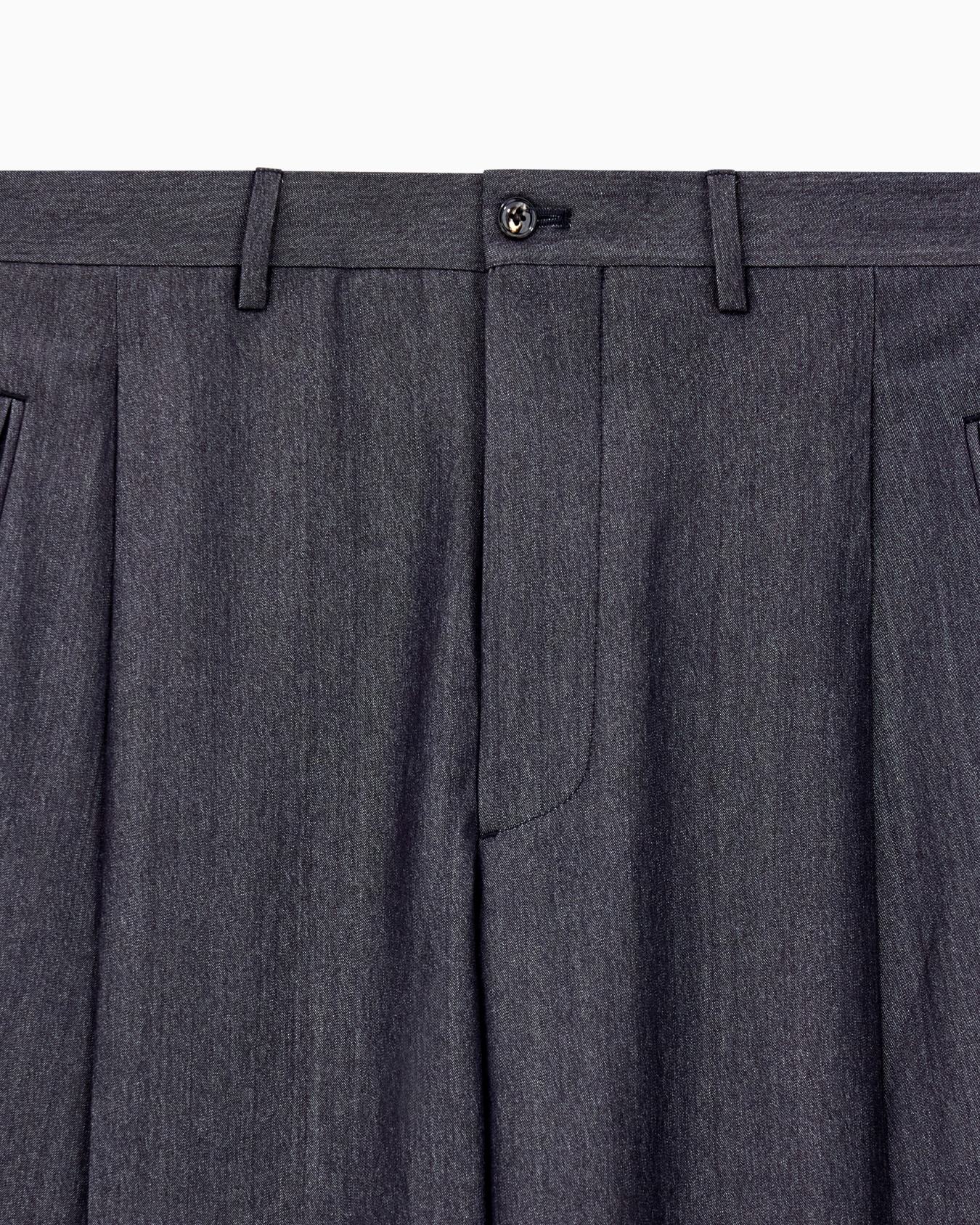 Pantalon à une pince en laine vierge et abaca et soie effet denim. Diapositive 5