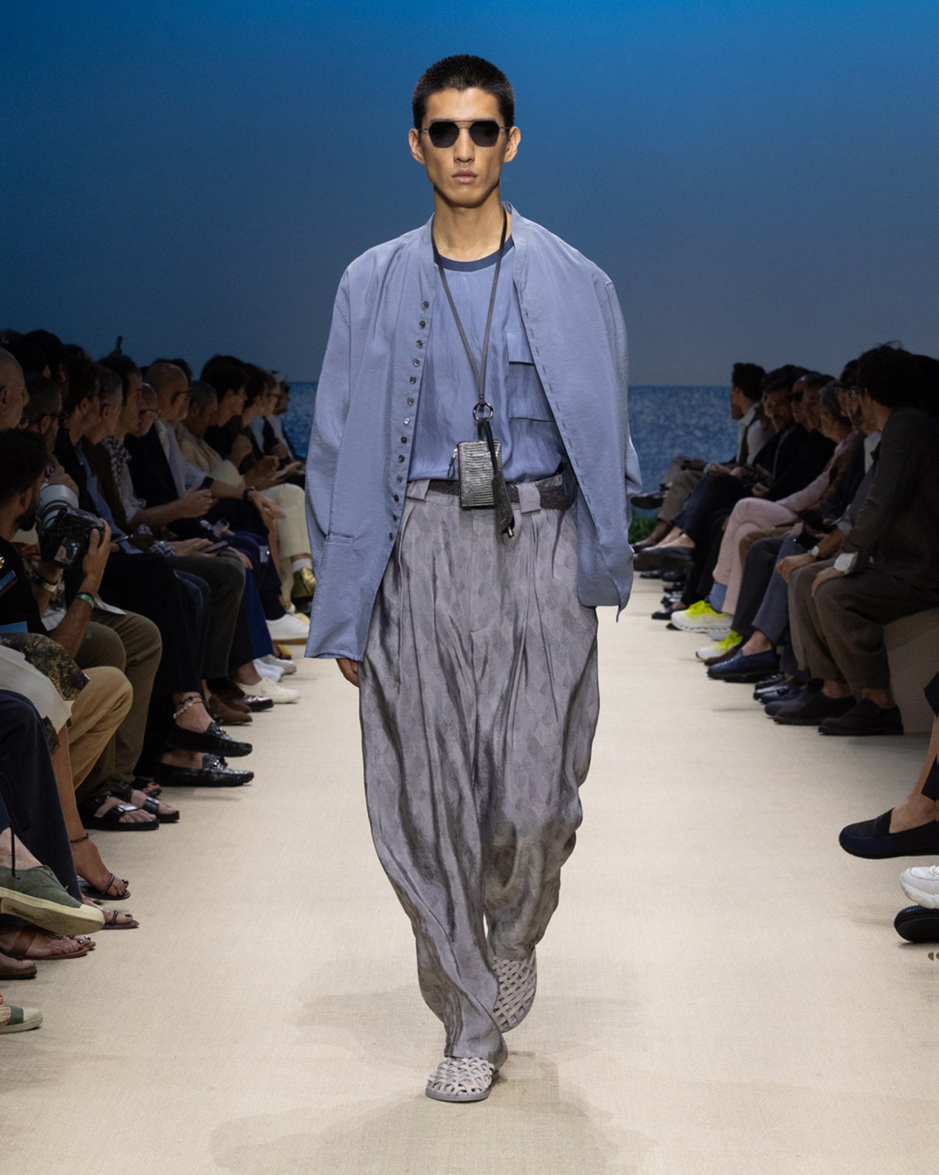 Viscose and silk jacquard single-pleat trousers Slide 5