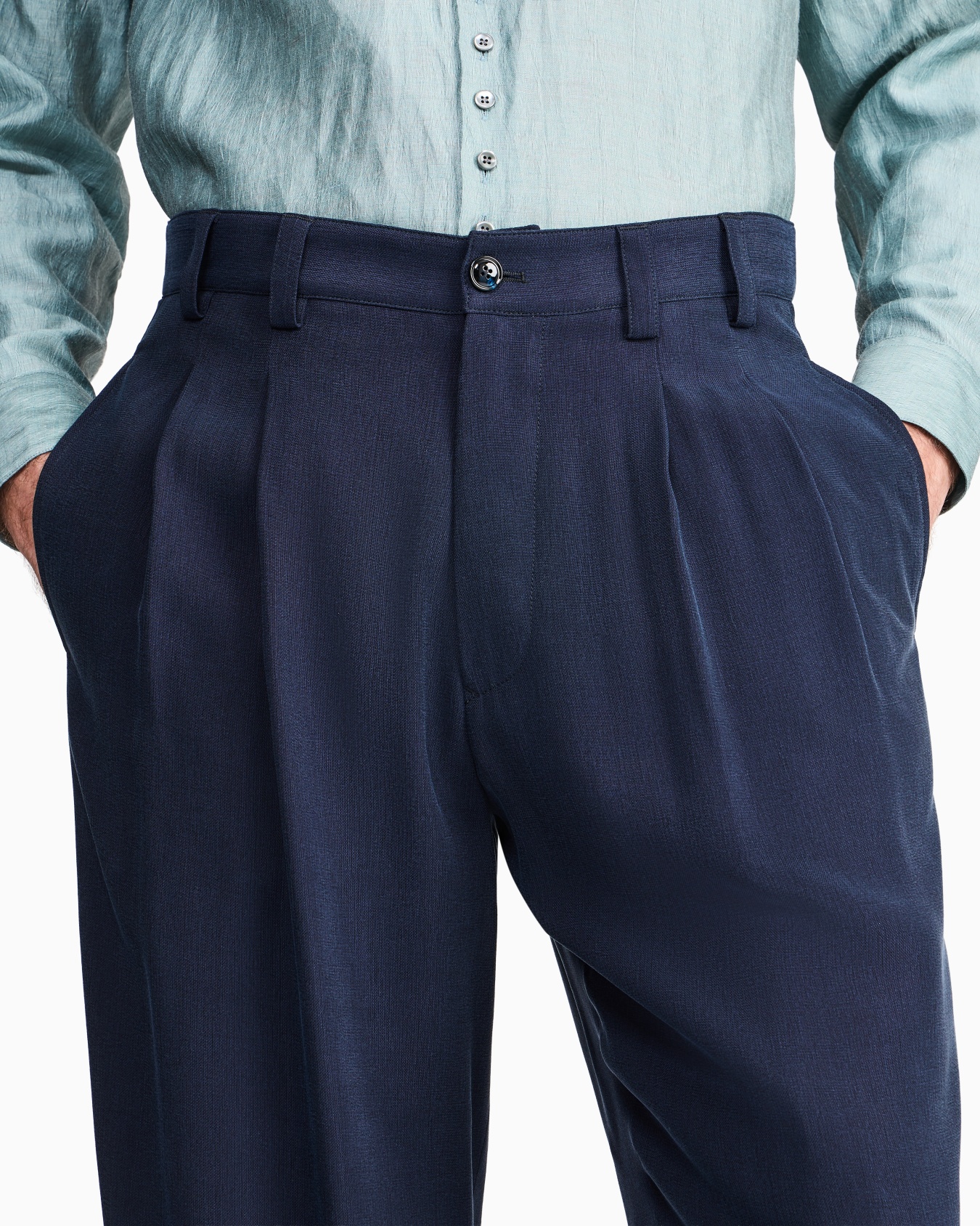 ASV Hose aus Cupro-Natté mit zwei Bundfalten Folie 4