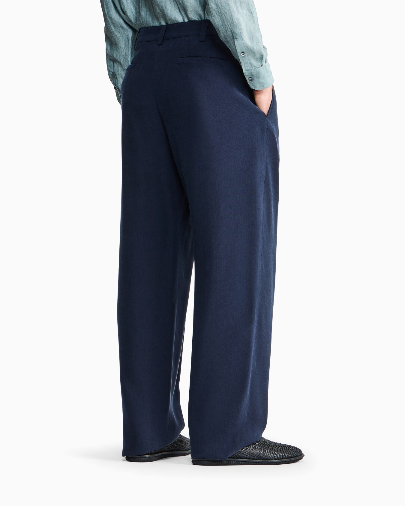 ASV Hose aus Cupro-Natté mit zwei Bundfalten Folie 2