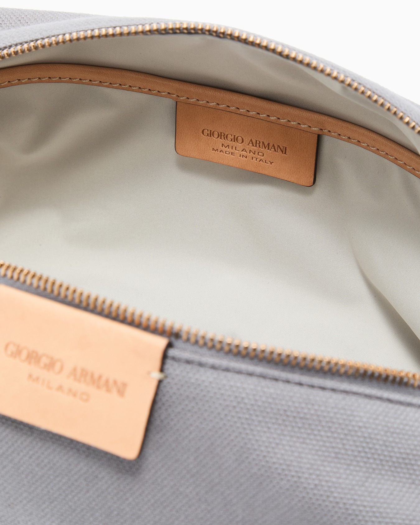 Canvas and leather washbag Slide 2