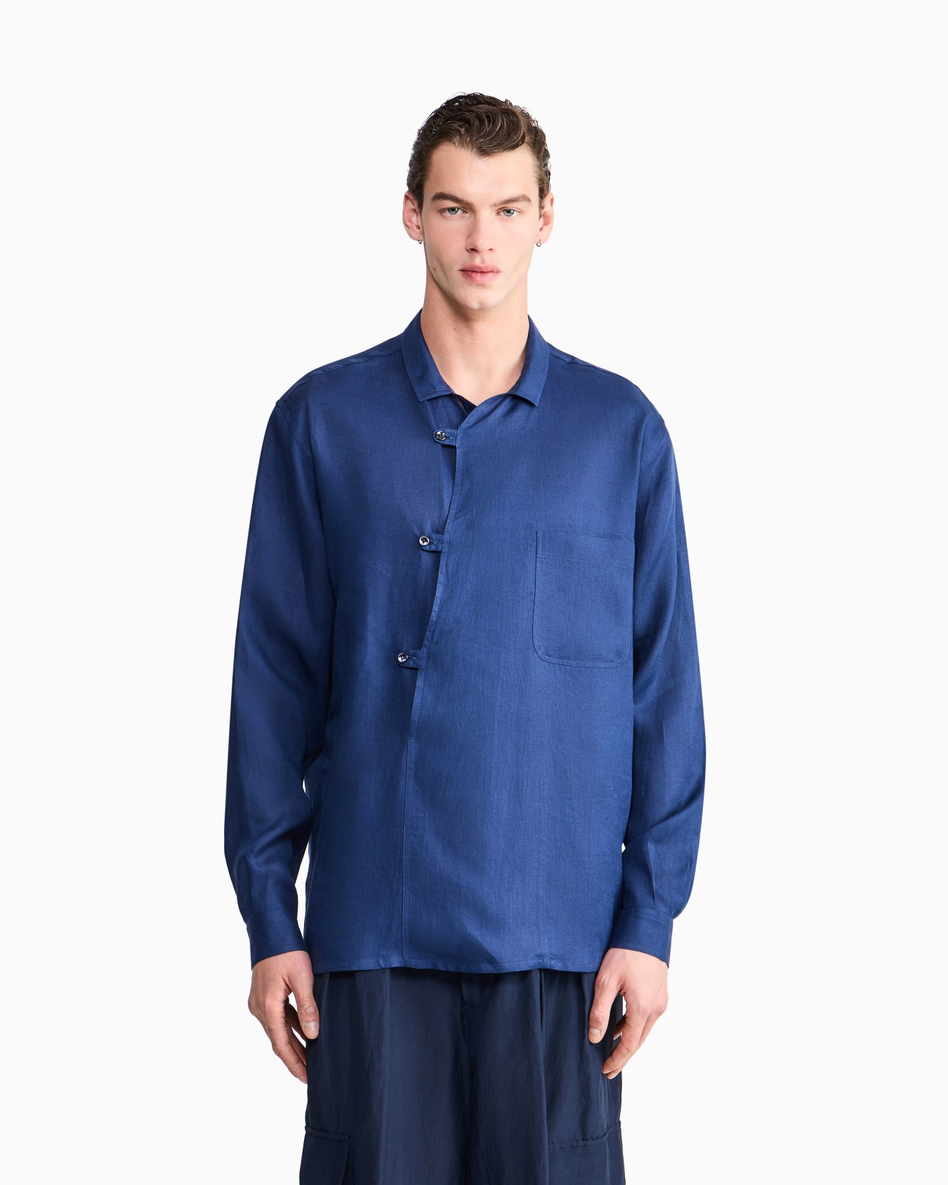 Linen shirt with asymmetric closure Slide 2