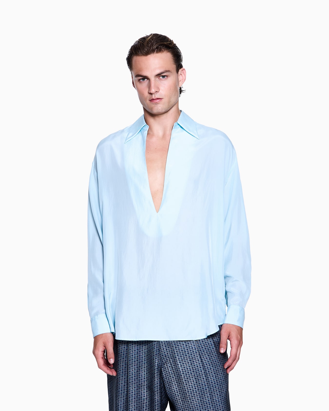 Open silk shirt Slide 3