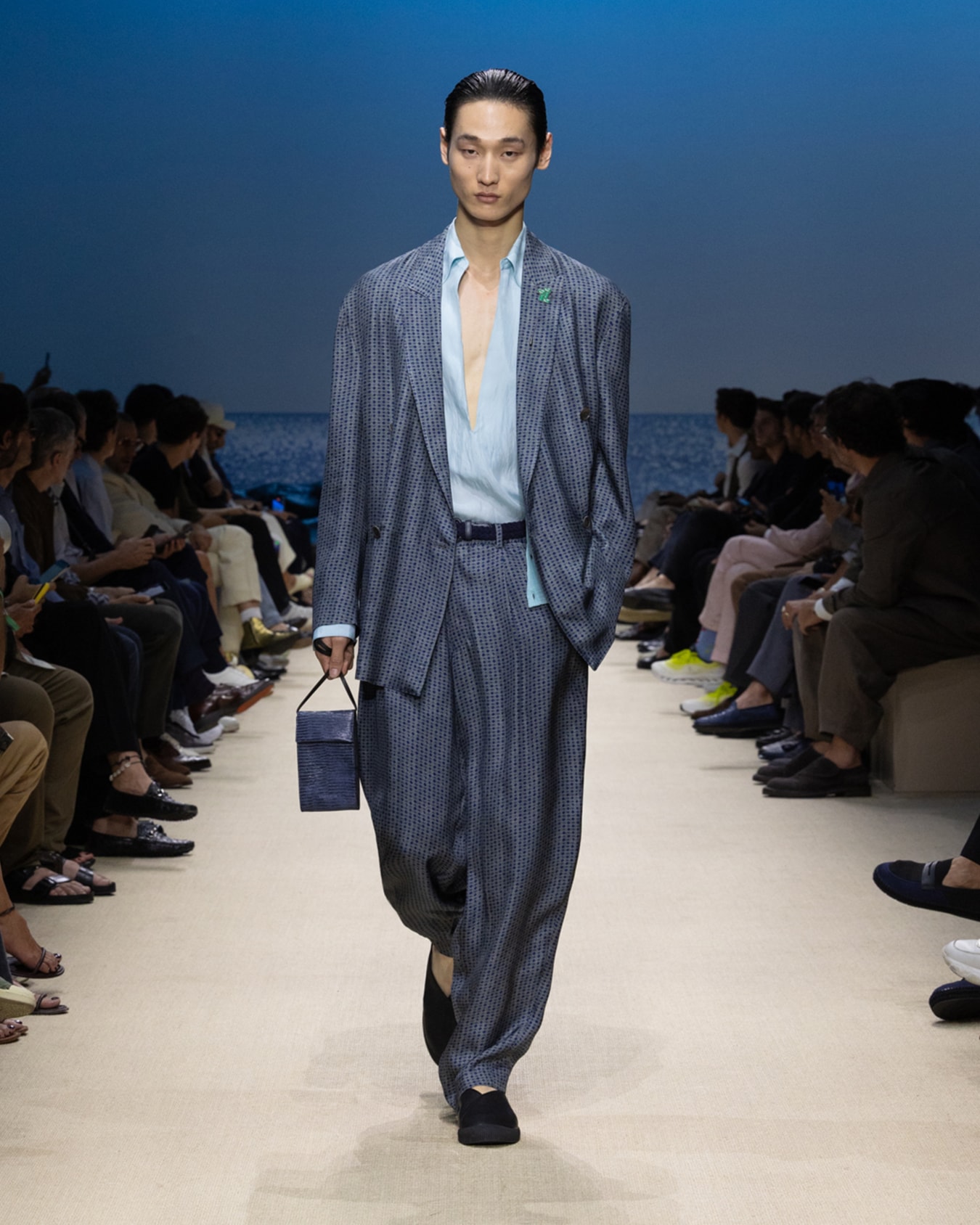 Open silk shirt Slide 6