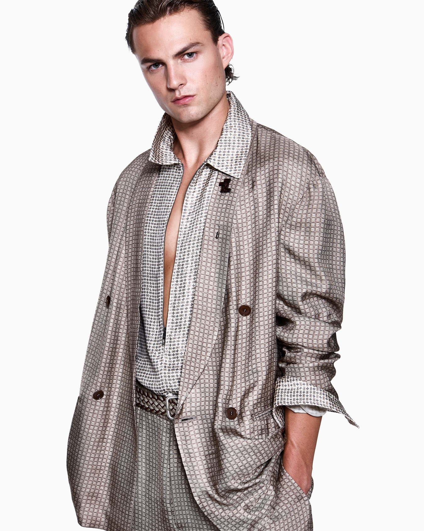 Printed viscose crépon shirt with zip Slide 4