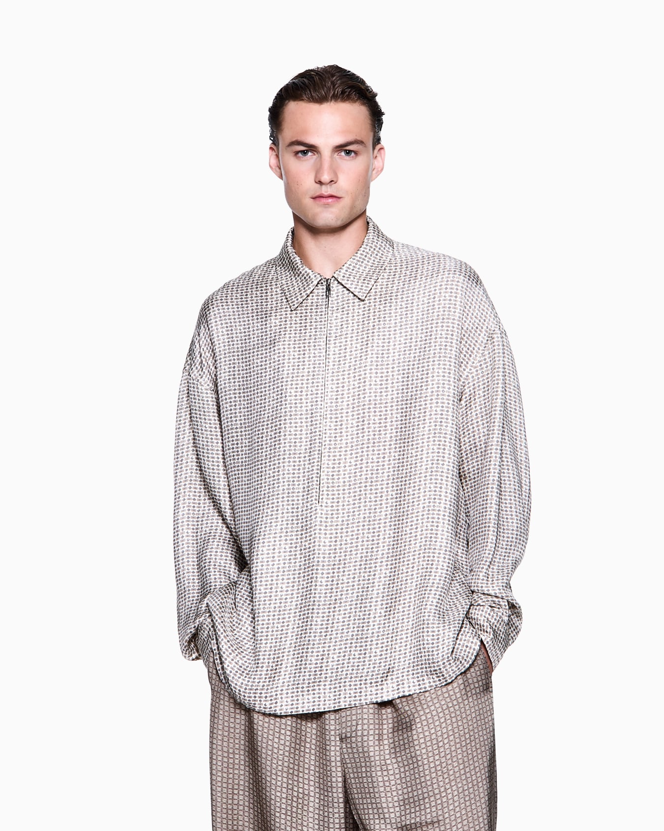 Printed viscose crépon shirt with zip Slide 3