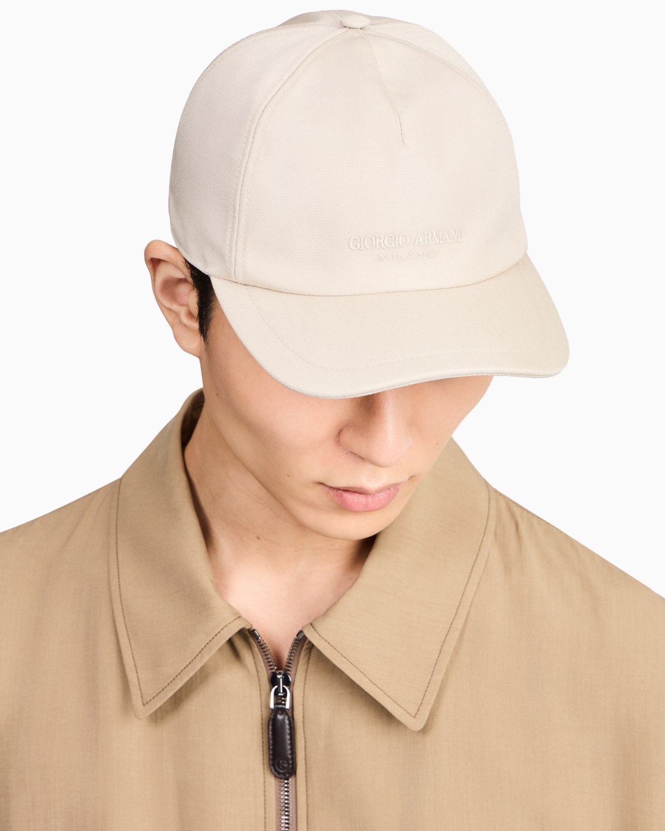 Cappello baseball in tessuto tecnico con logo in pelle Slide 3