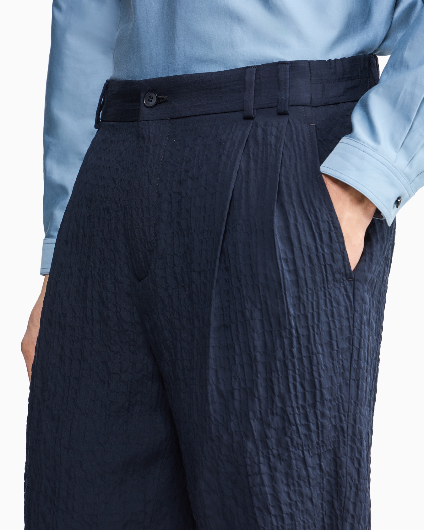Double-pleat Bermuda shorts in Lyocell and silk froissé Slide 4