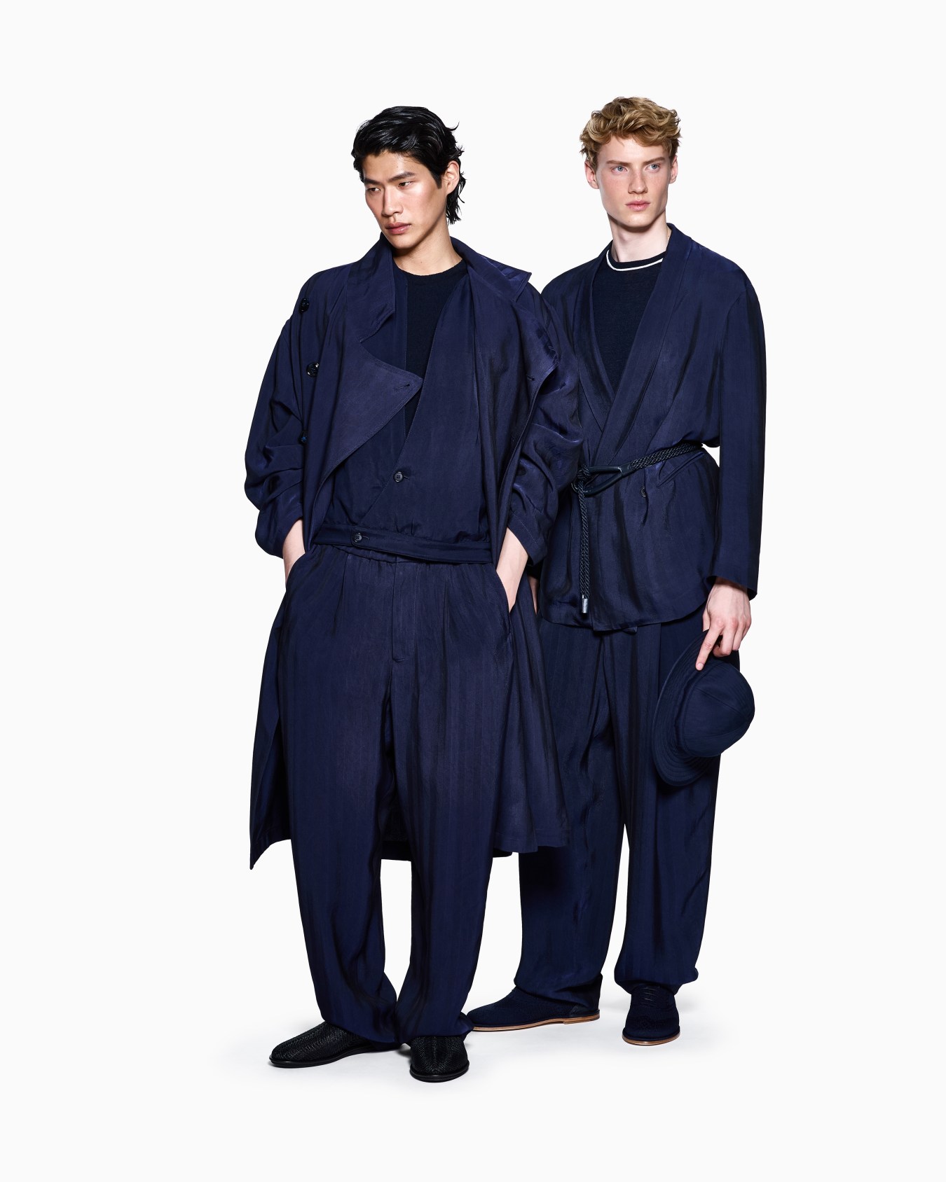 Crew-neck jumper in linen and silk Slide 2