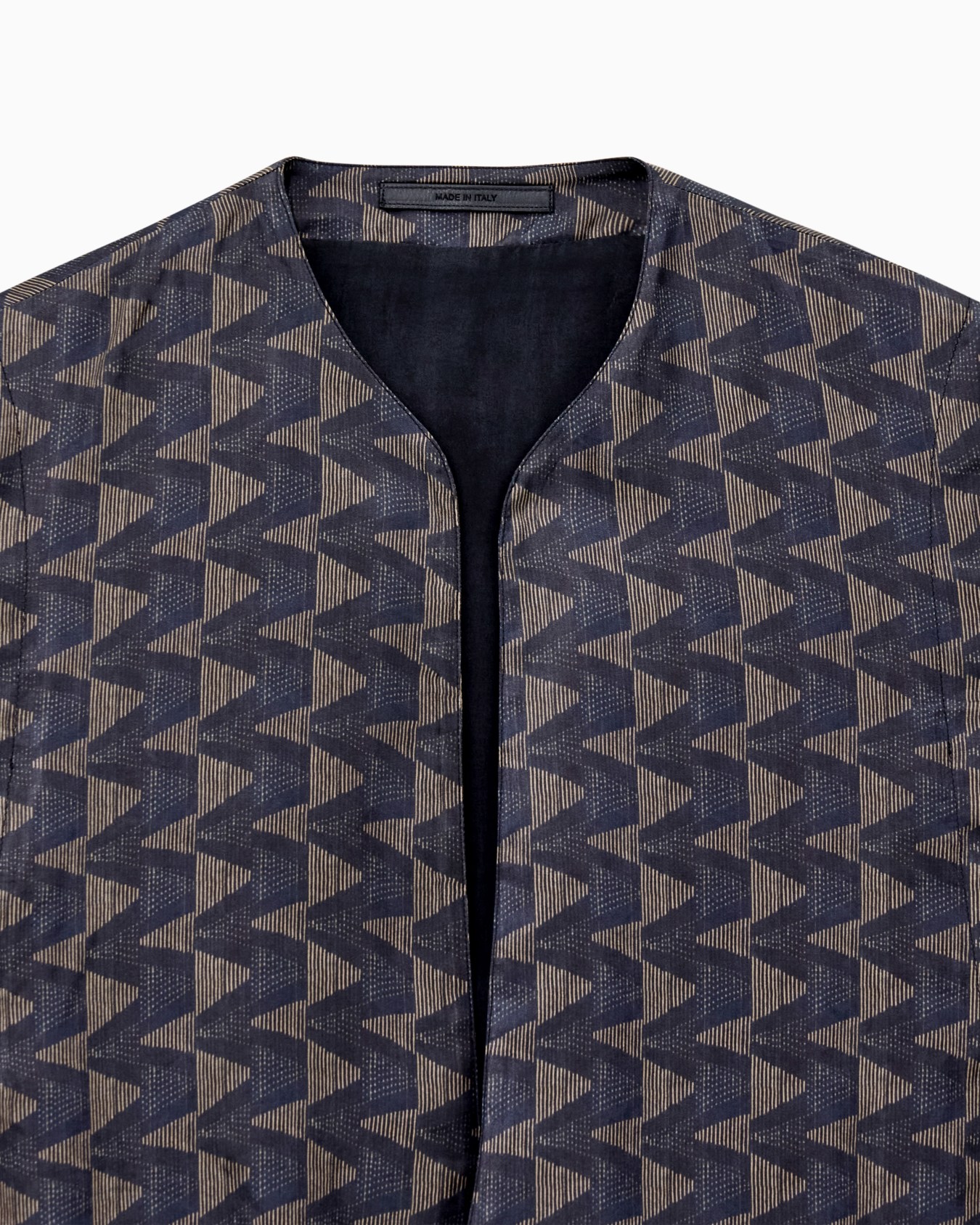 Single-breasted waistcoat in cupro canvas with a geometric print Slide 5