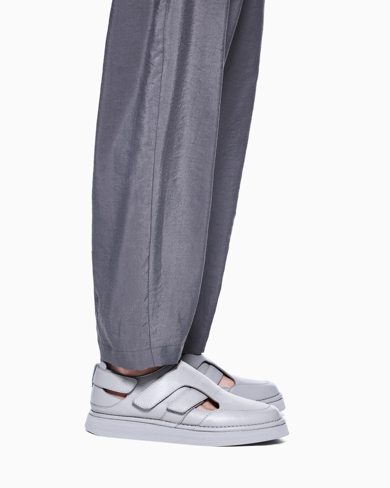 Leather sandals with cut-outs Slide 6