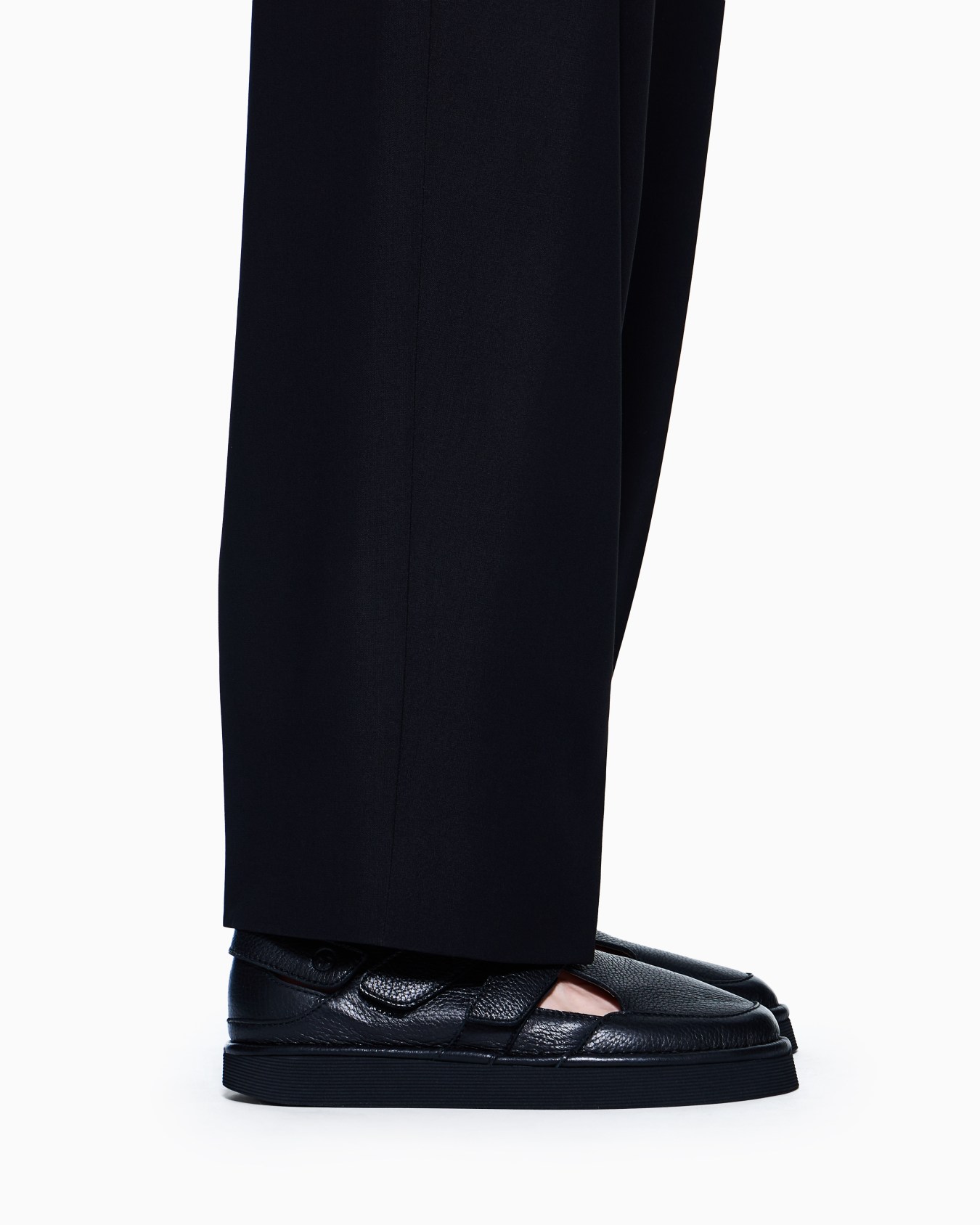 Leather sandals with cut-outs Slide 6