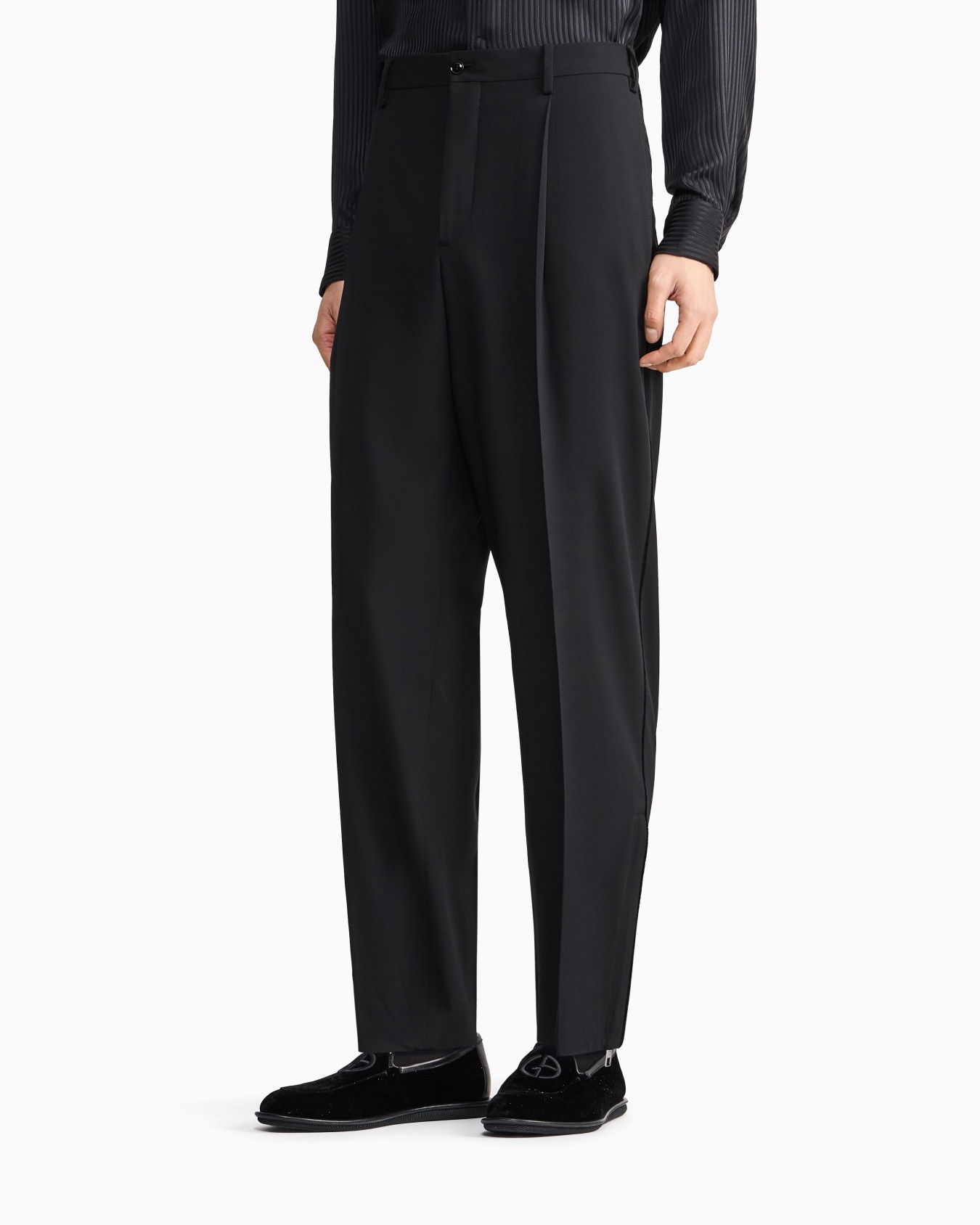 Single-pleated trousers in wool crepe Diapositiva 3