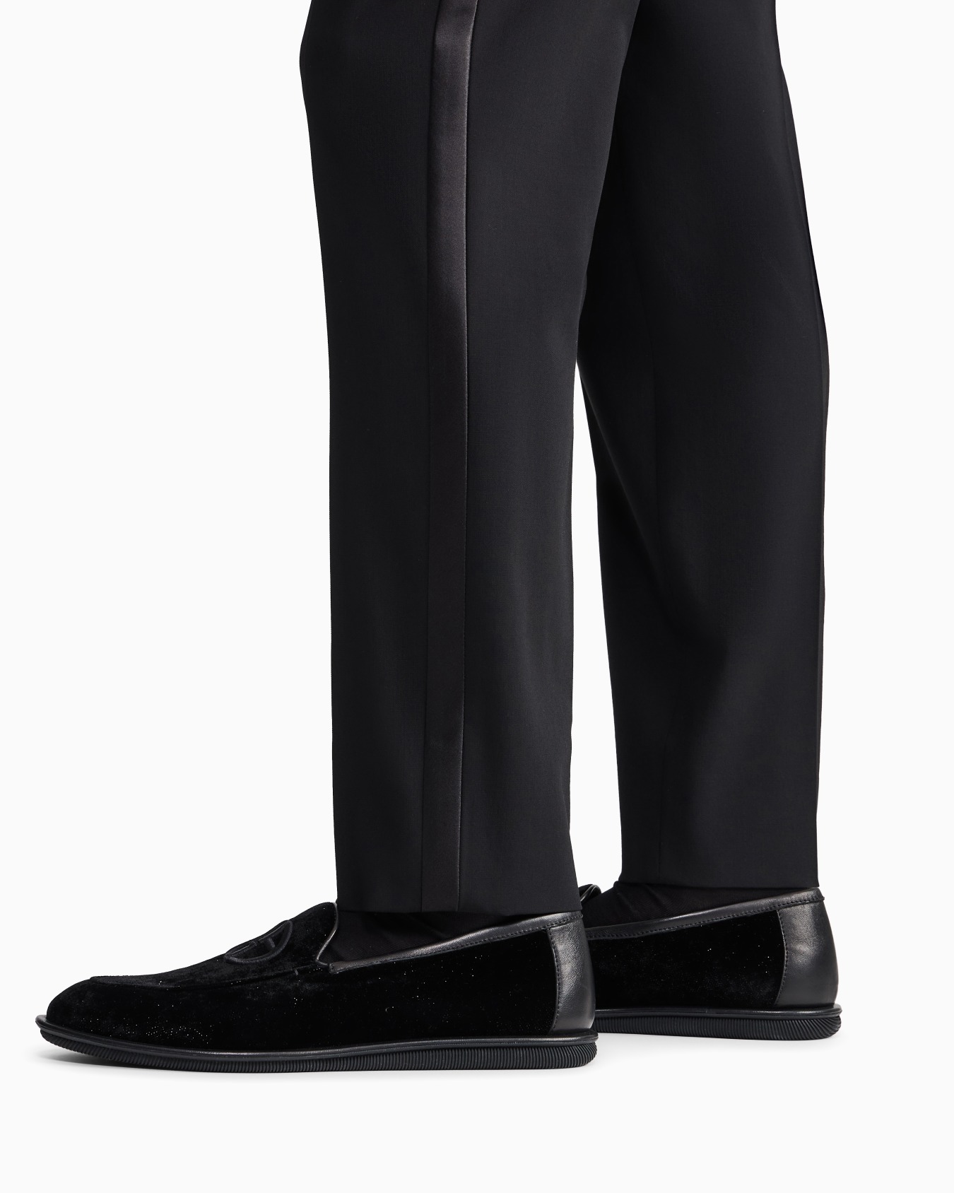 Flat front tuxedo trousers in wool crepe Slide 4