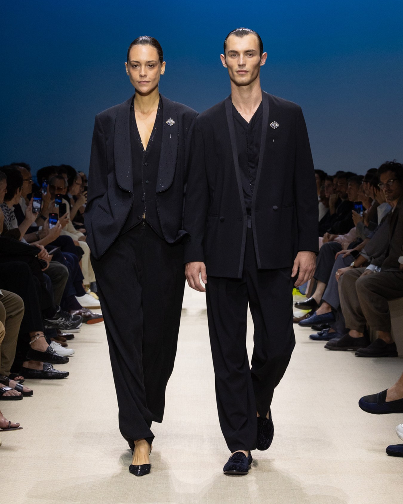 Veste de smoking à simple boutonnage gamme Soho en laine vierge avec paillettes Diapositive 5