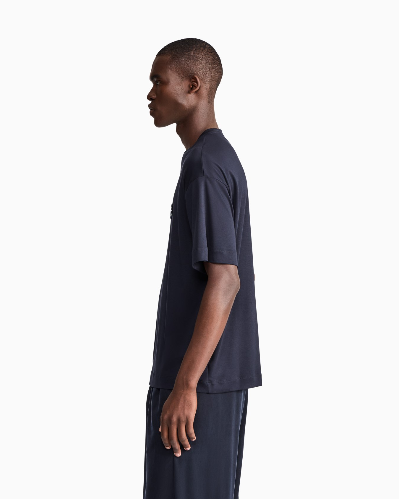 T-shirt à col rond en jersey interlock de coton et modal Diapositive 6