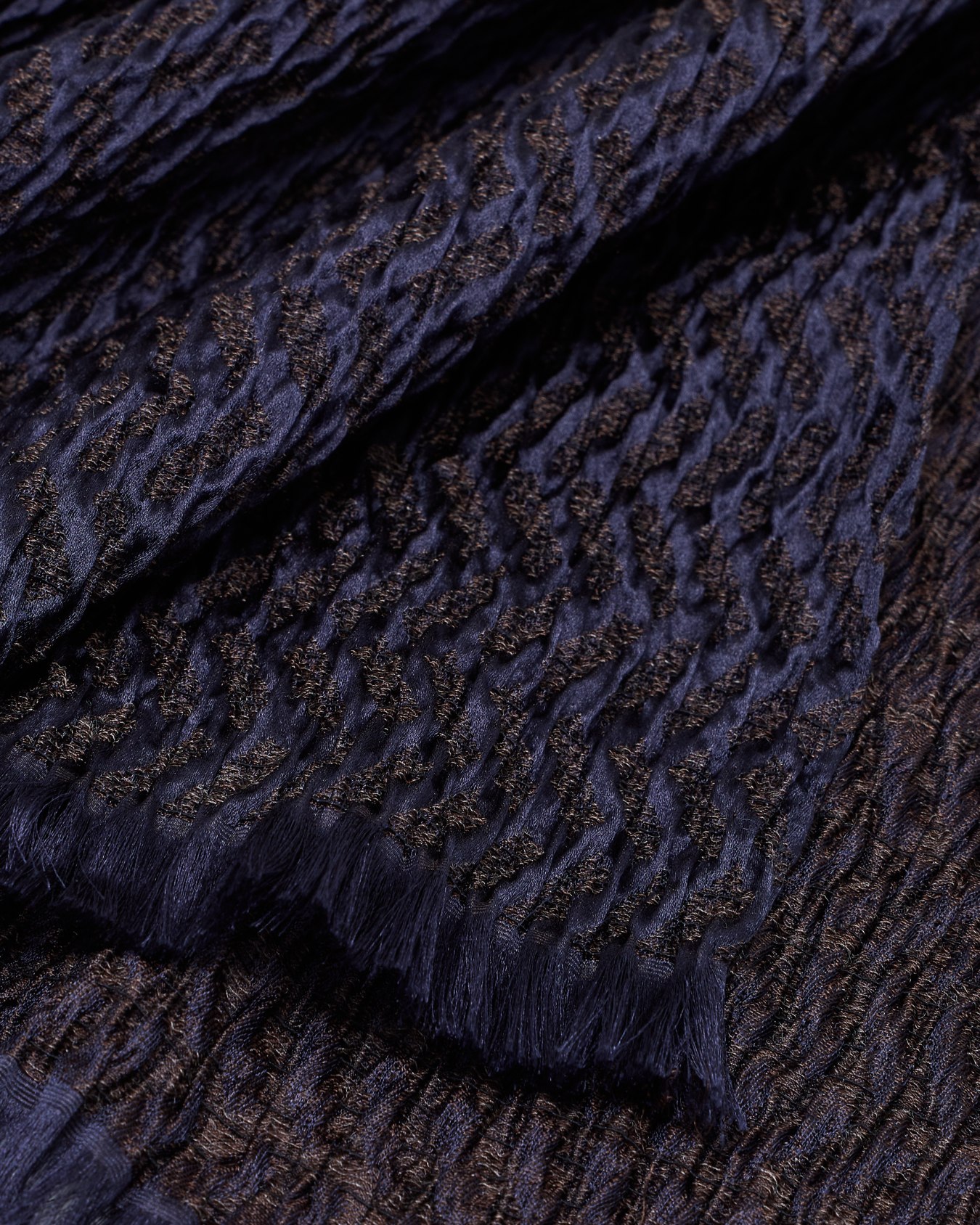 Stole in silk-blend jacquard with round logo Slide 1