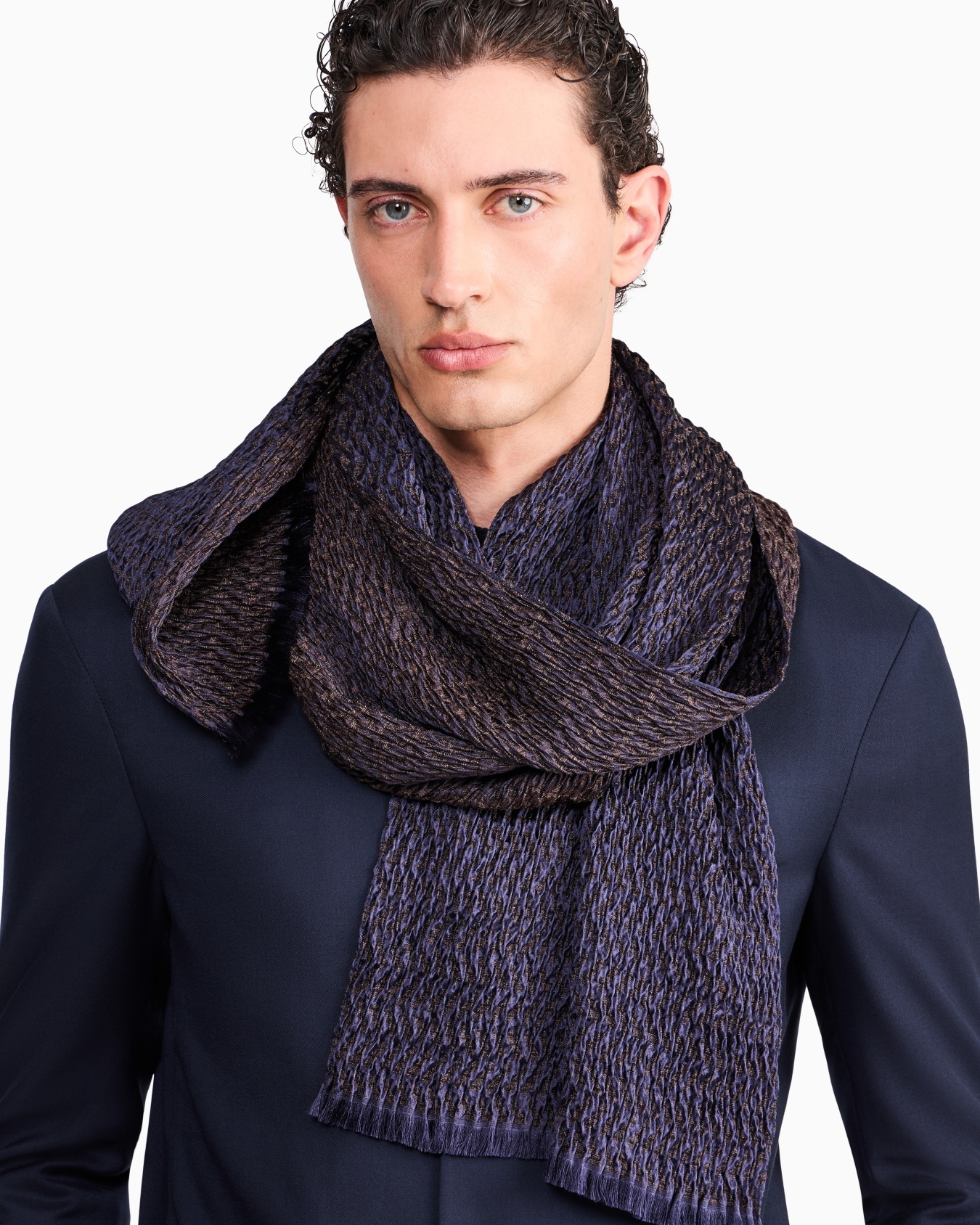 Stole in silk-blend jacquard with round logo Slide 2