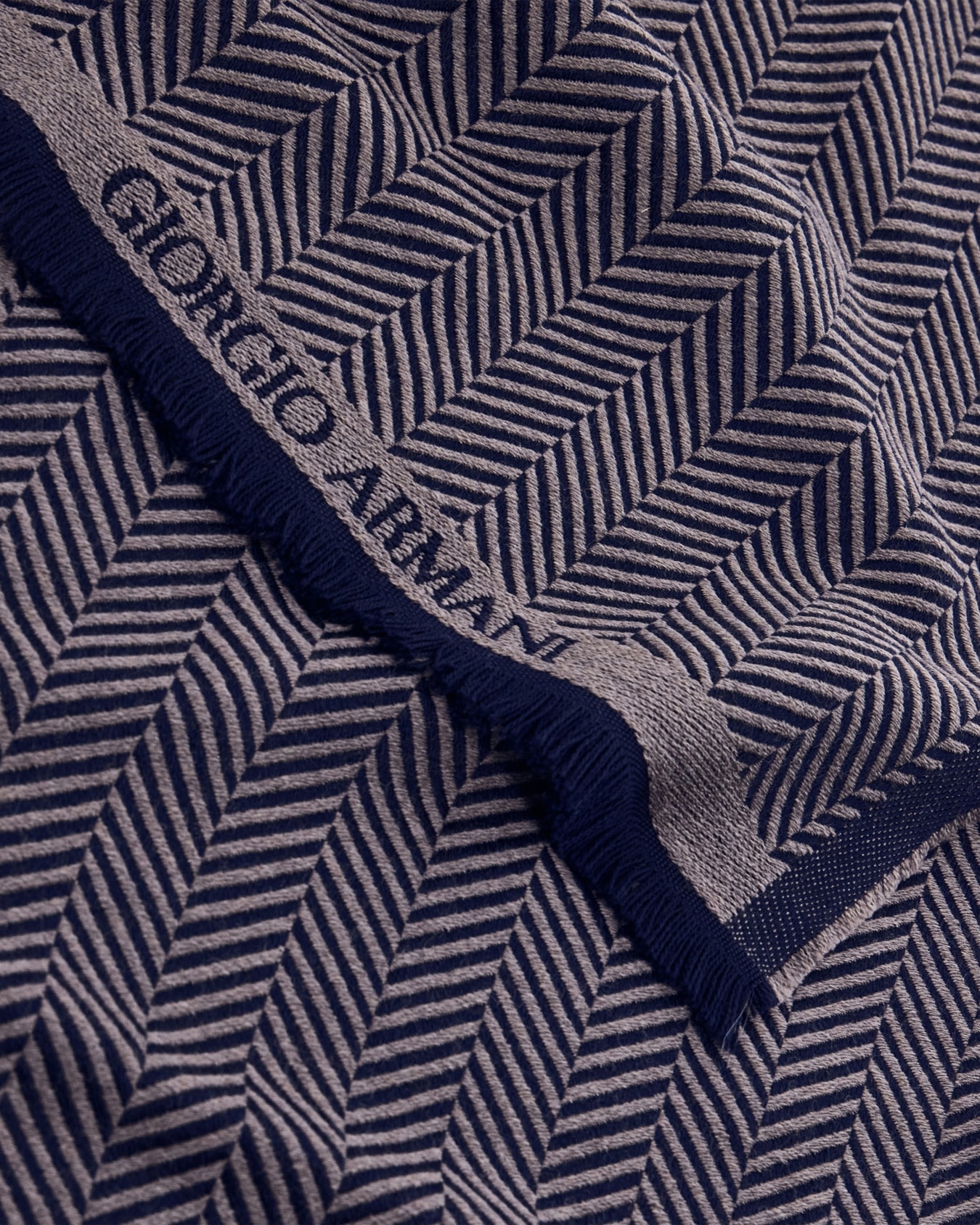 Scarf in virgin wool Slide 1